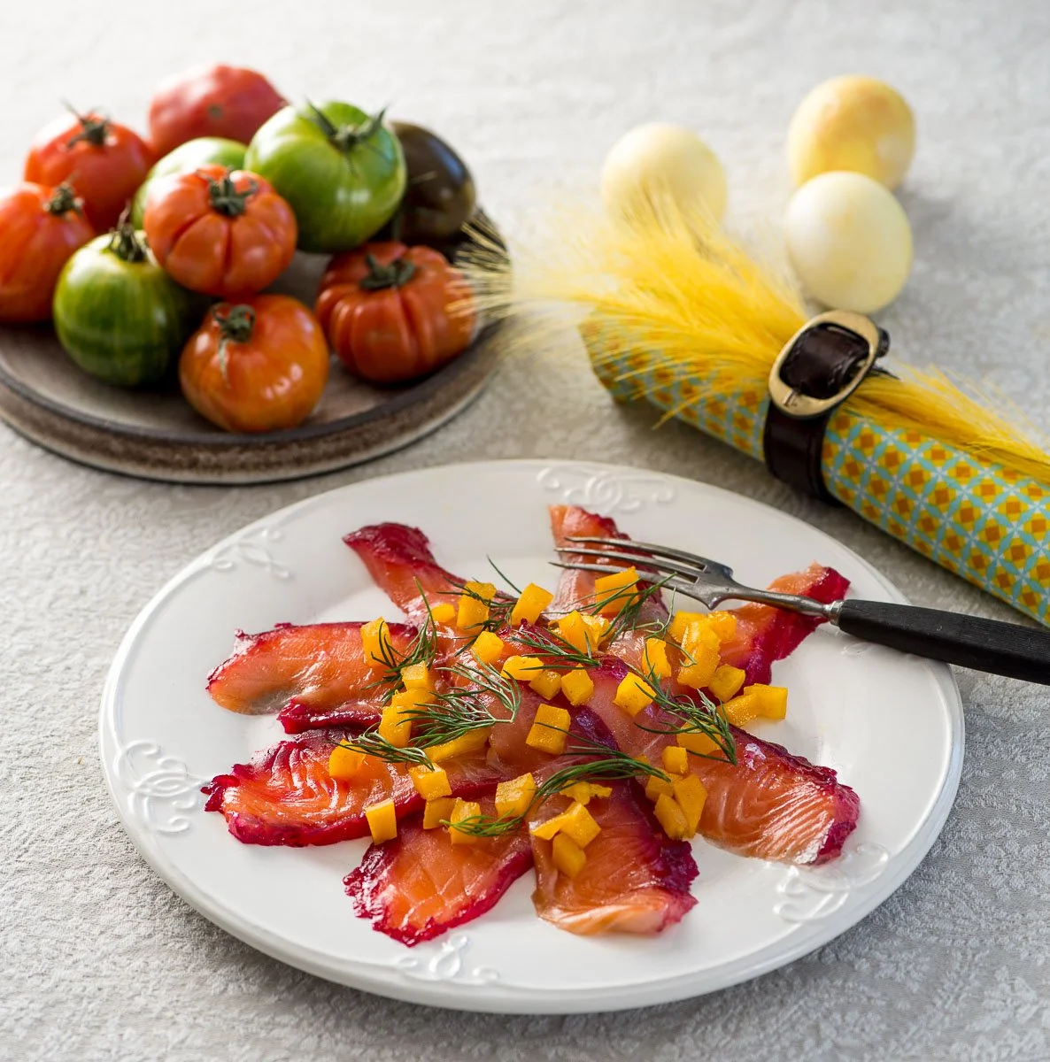 Rödbetsgravad lax med syltad citron