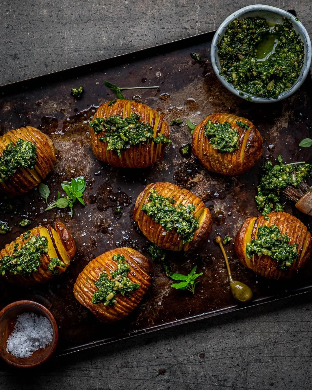 Hasselbackspotatis med salsa verde