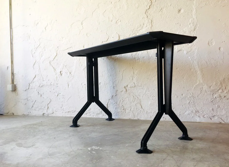 mesa Olivetti  7.jpg