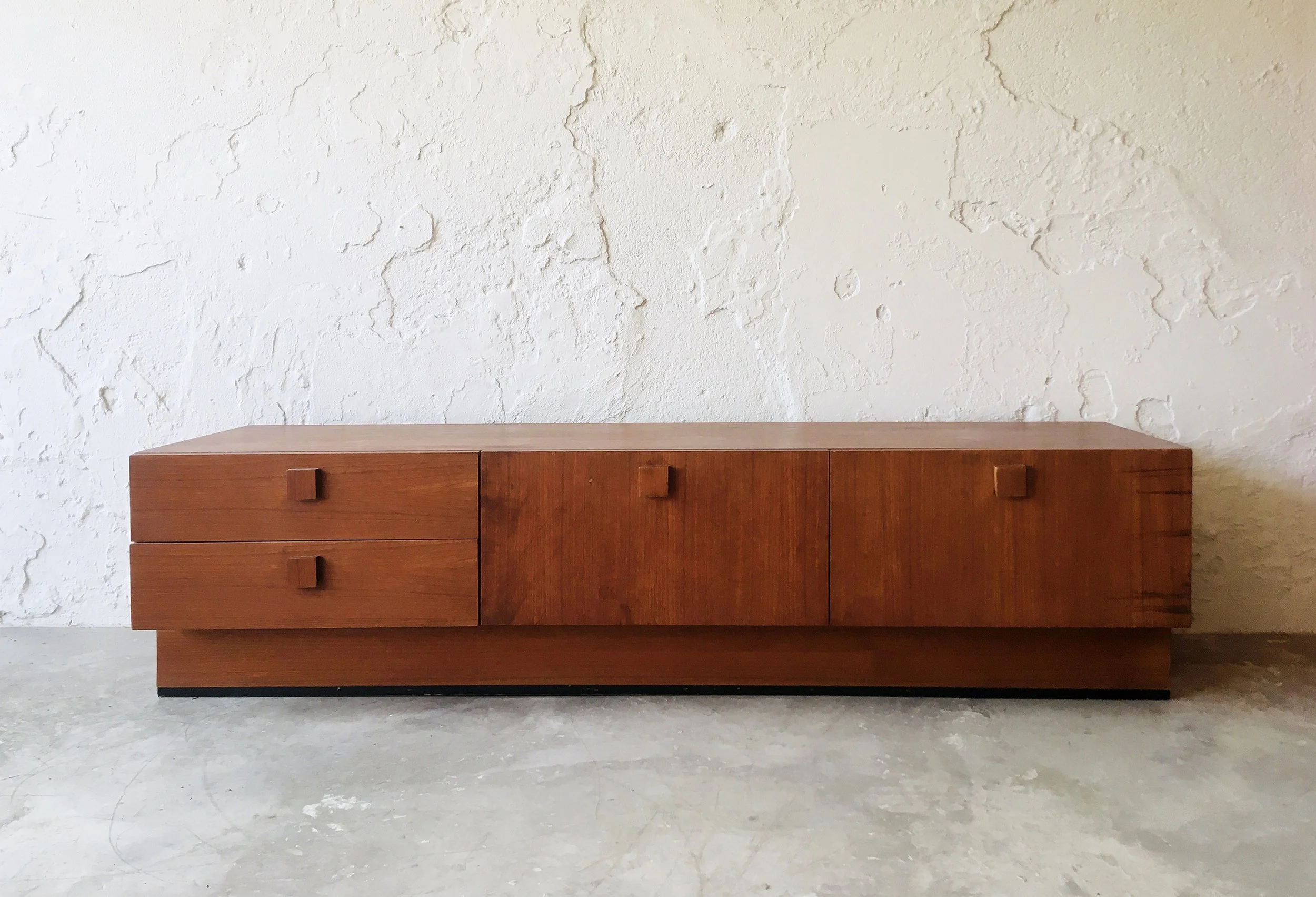 sideboard tv 1.jpg