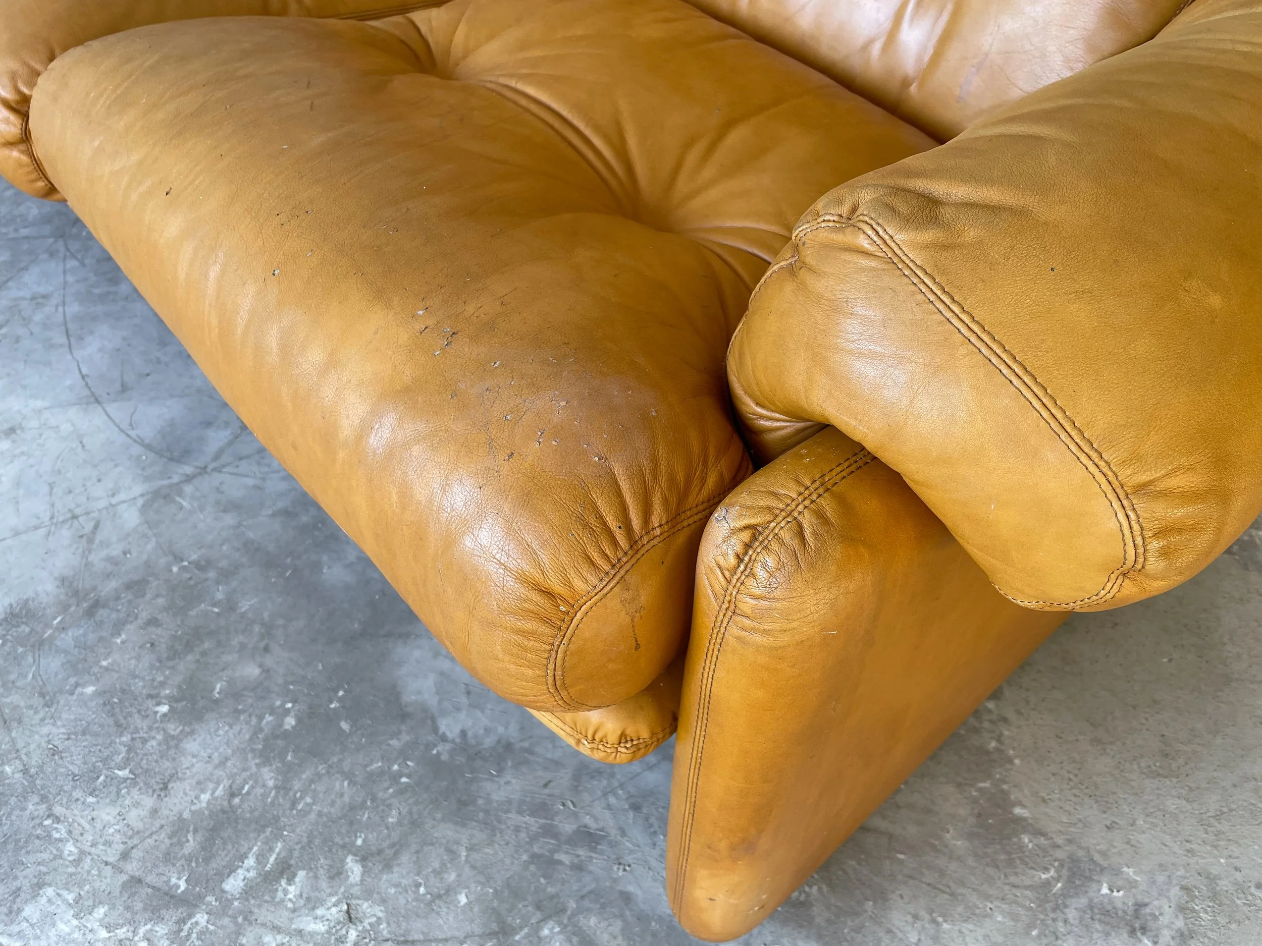 Sofa mostarda  5.jpg