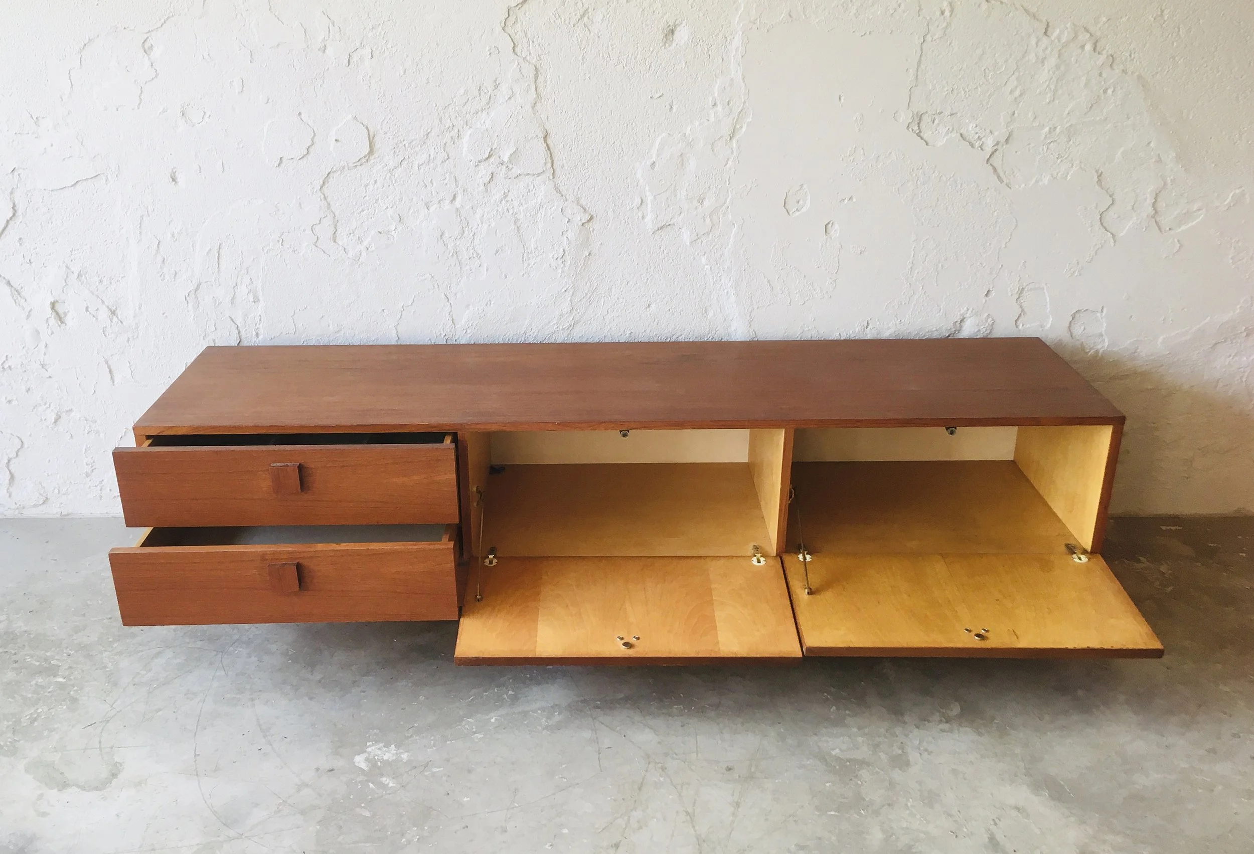 sideboard tv 10.jpg