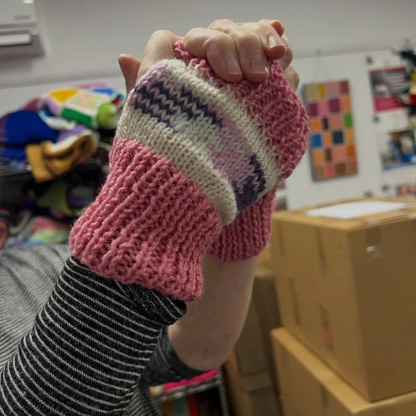 🧤 These hands need YOUR hands.
&nbsp;
This beautiful pair of fingerless gloves was made by one of our incredible KOGO volunteers &mdash; and right now, we desperately need MORE just like them. Requests are piling up and we can&rsquo;t fulfill them. 
