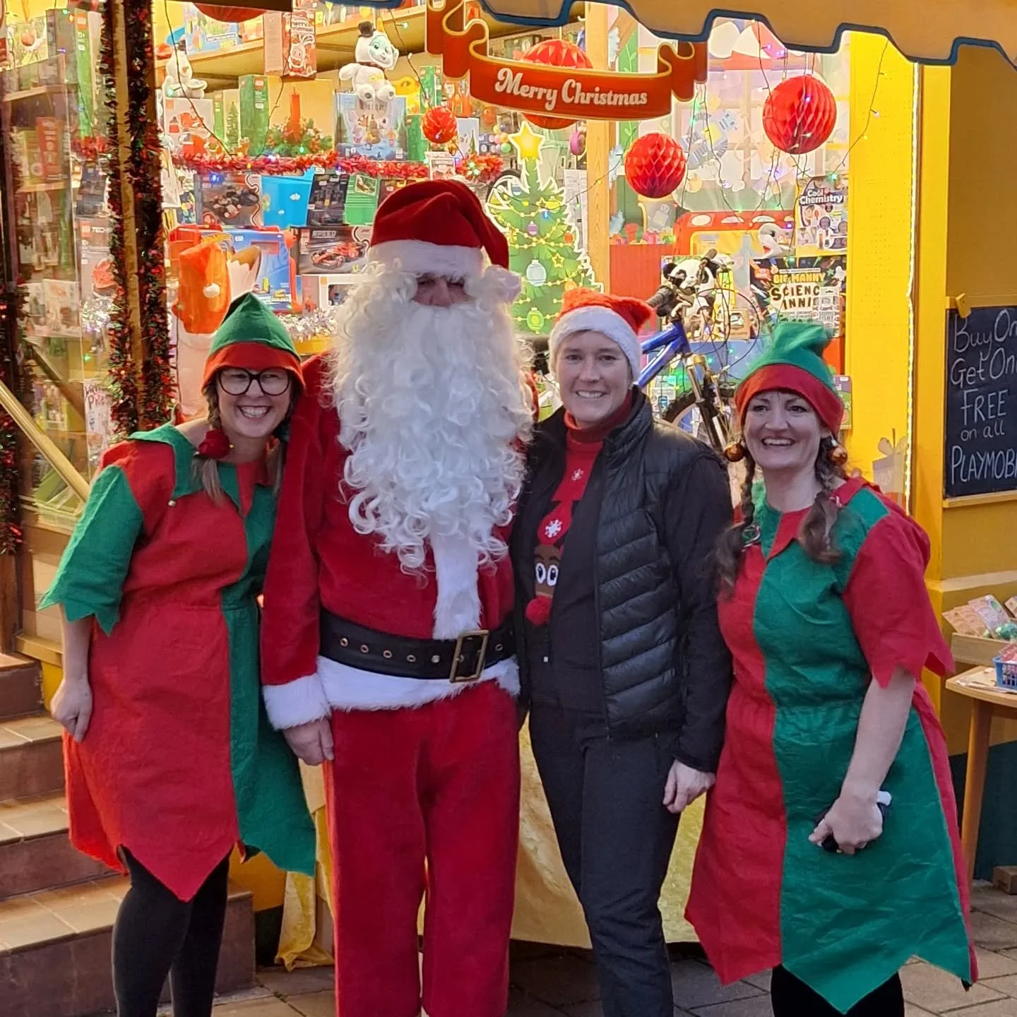 🎅🏽Look who came to visit us today!🎅🏽

We had a great day today, Thank you to everyone who popped in, brought Christmas presents, spent their pocket money, added many things to their Christmas Wish lists and coloured in some Christmas Keyrings!

?