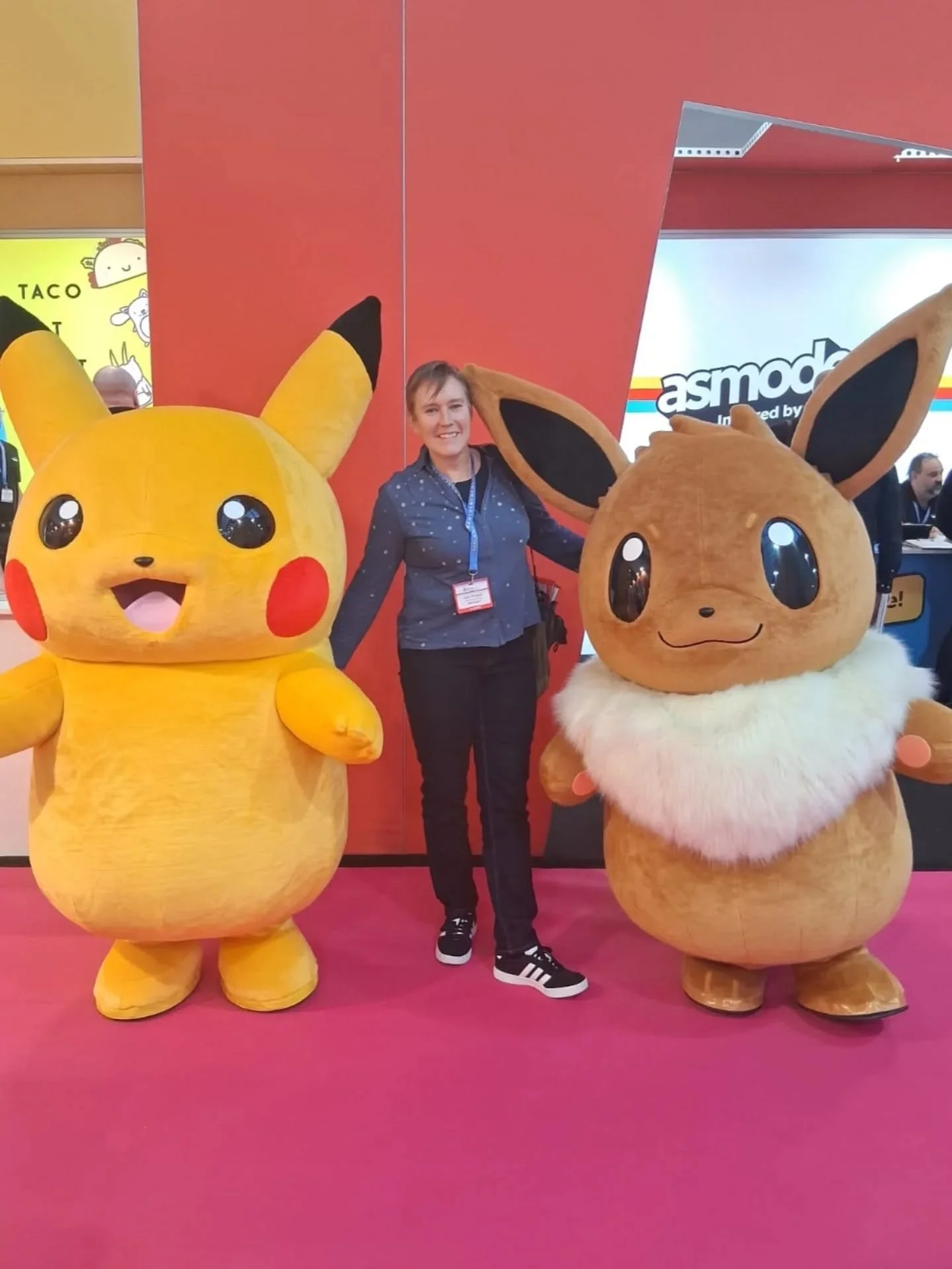Look who Julia met at @toyfairuk London!😲

Which one is your favourite 💛Pikachu💛 or 🤎Eevee🤎?

Watch this space for new Pok&eacute;mon coming soon!