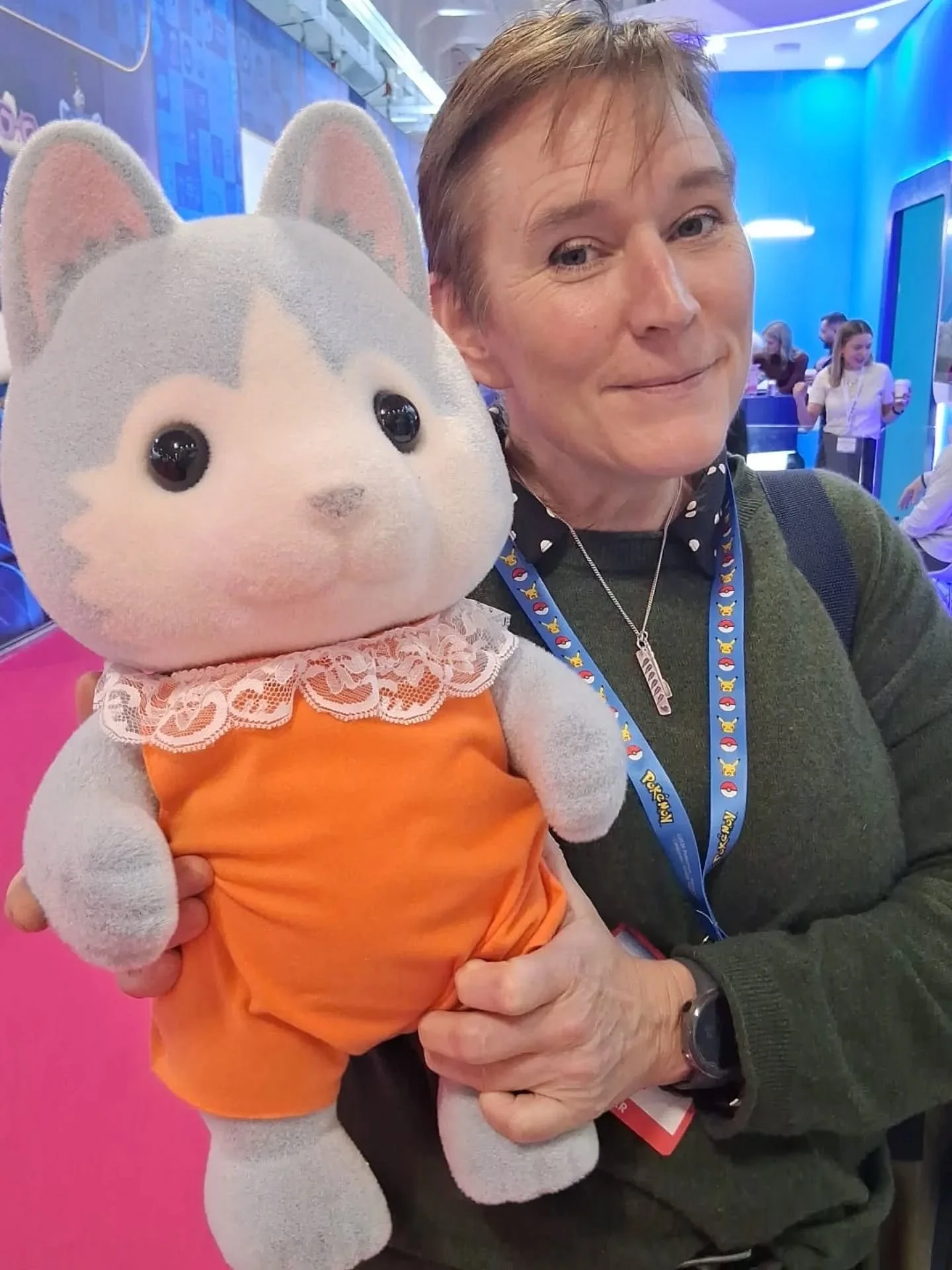 🐶🧡Making new friends at @toyfairuk 🧡🐶

Julia met Amber, one of Husky Twins on the @sylvanianfamilies_uk stand!

We currently have the Husky Twins &amp; their family on our shelves (but not this size unfortunately😔, Julia said she wasn't allowed 