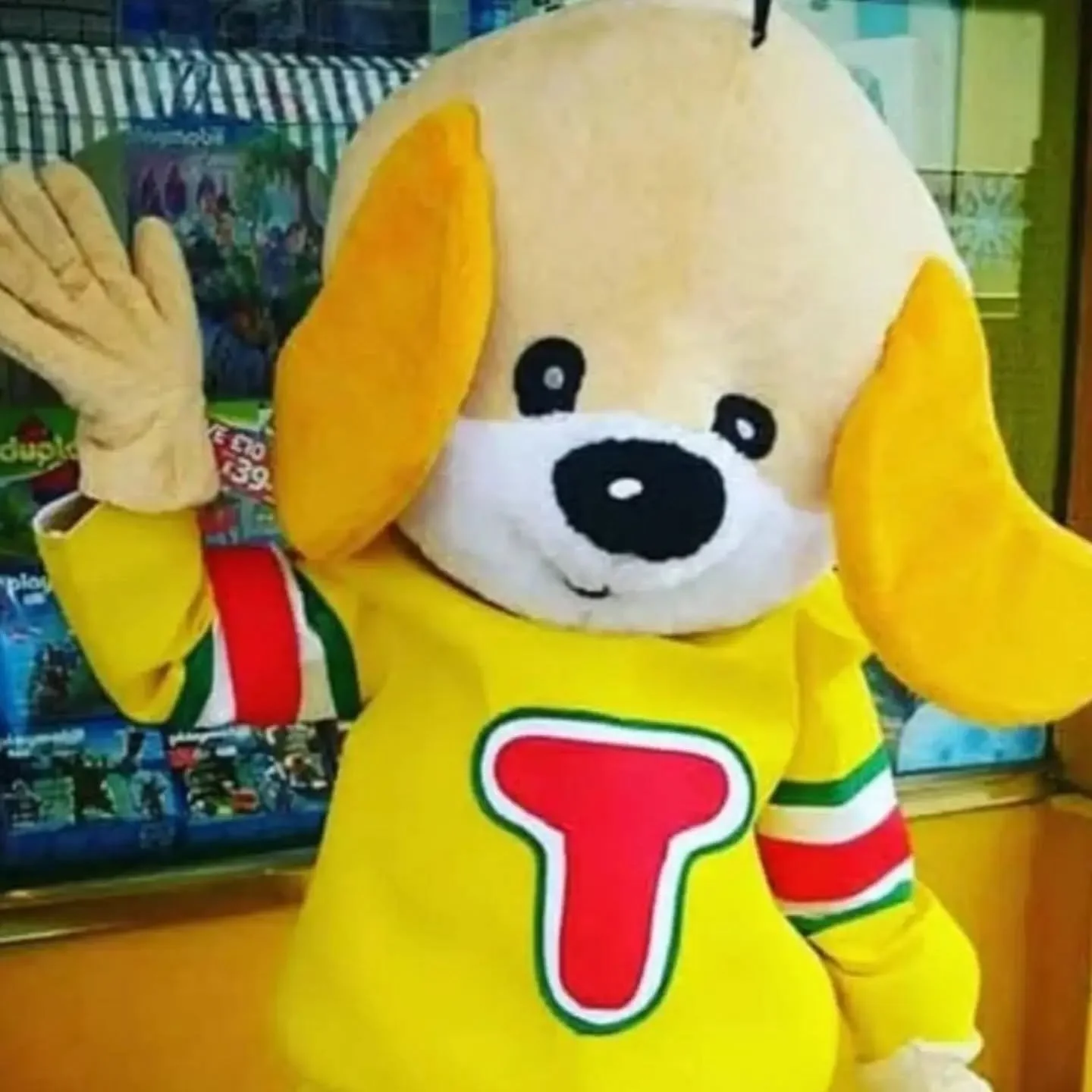 TOBY ( @toymasterltd )  is on his way to Kingsbridge Fair Week 🐻TEDDY BEAR'S PICNIC🐻! 

Make sure you say HELLO &amp; give him a HIGH 5!👋

If you have a photo taken with him, we would love to see them!