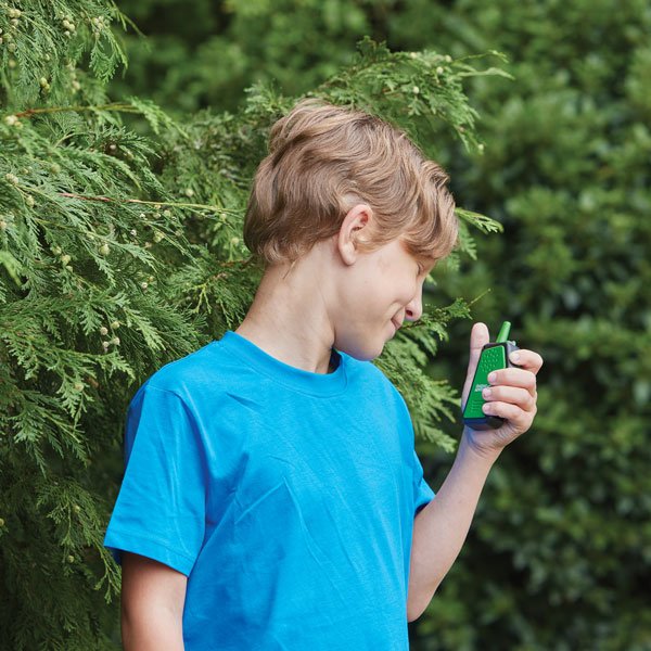 E2106-OA-Walkie-Talkies-lifestyle-boy-1-web.jpg