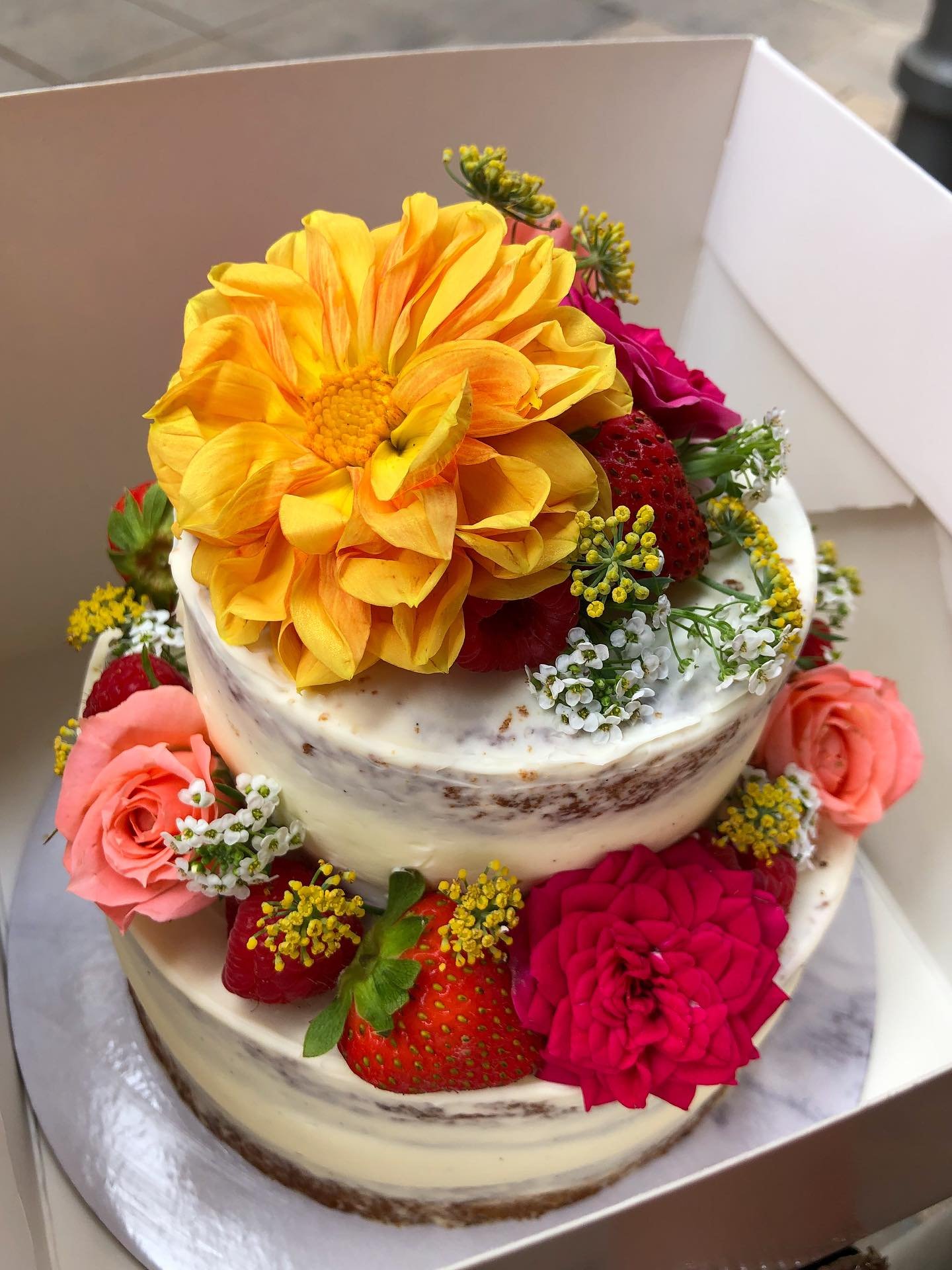 Highlights of this week ✨ flower cakes, a customer coming with her tiny baby to pick up her cake, cat mascot merch, cava tasting as part of la semana de las terrazas, coca de Sant Joan trials successful,
My son eating with a fork. Not everything is p