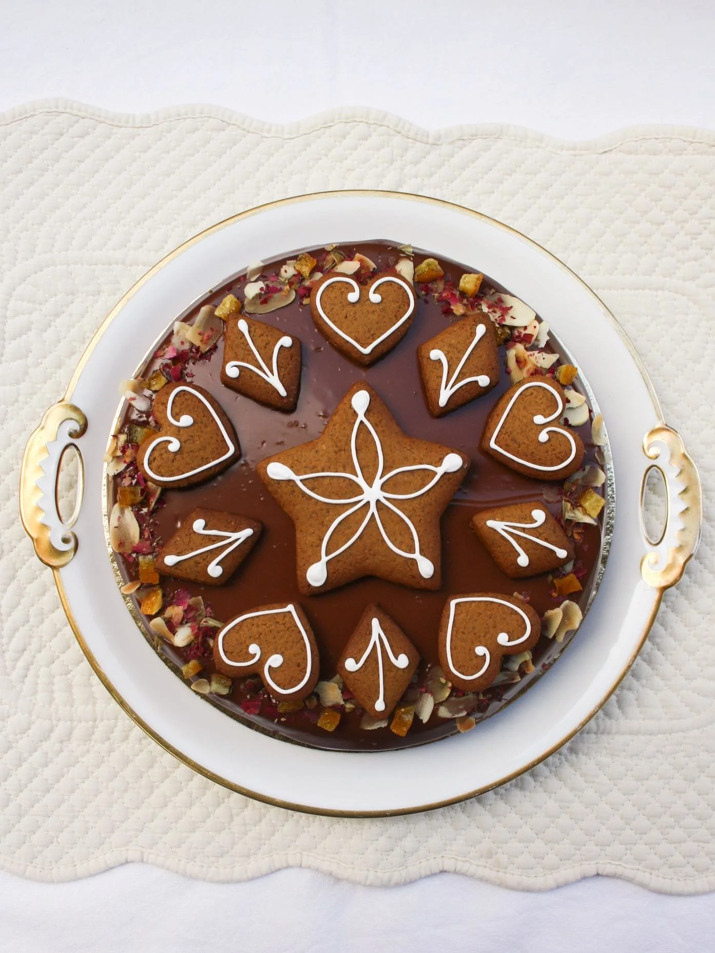 El pastel Chocolate, Orange &amp; Almond Feast 🍊🍫- o pastel &ldquo;ASMR&rdquo; para los amigos. Su jugosidad se escucha cada vez que cortas un trozo o cojes un mordisco con el tenedor (sound on para el v&iacute;deo al final!)

La composici&oacute;n