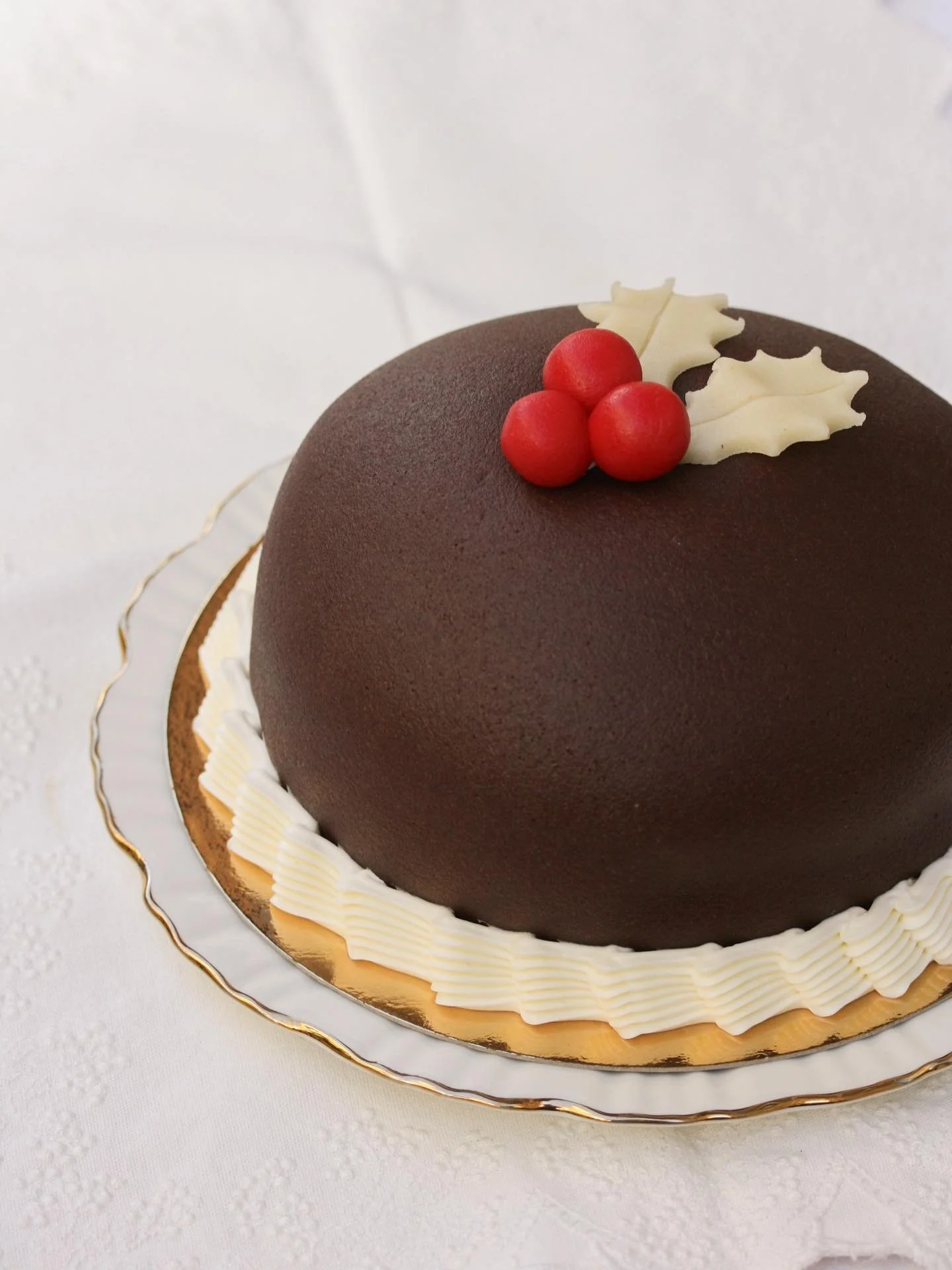 Continuamos con el Chocolate Princess cake! Iba a hacer un tronco de navidad, le estaba dando muchas vueltas pero no le ve&iacute;a tomar forma. 
Y entonces una noche me despert&eacute; sobre las 3.00h con la idea del Swedish Princess Cake convertido