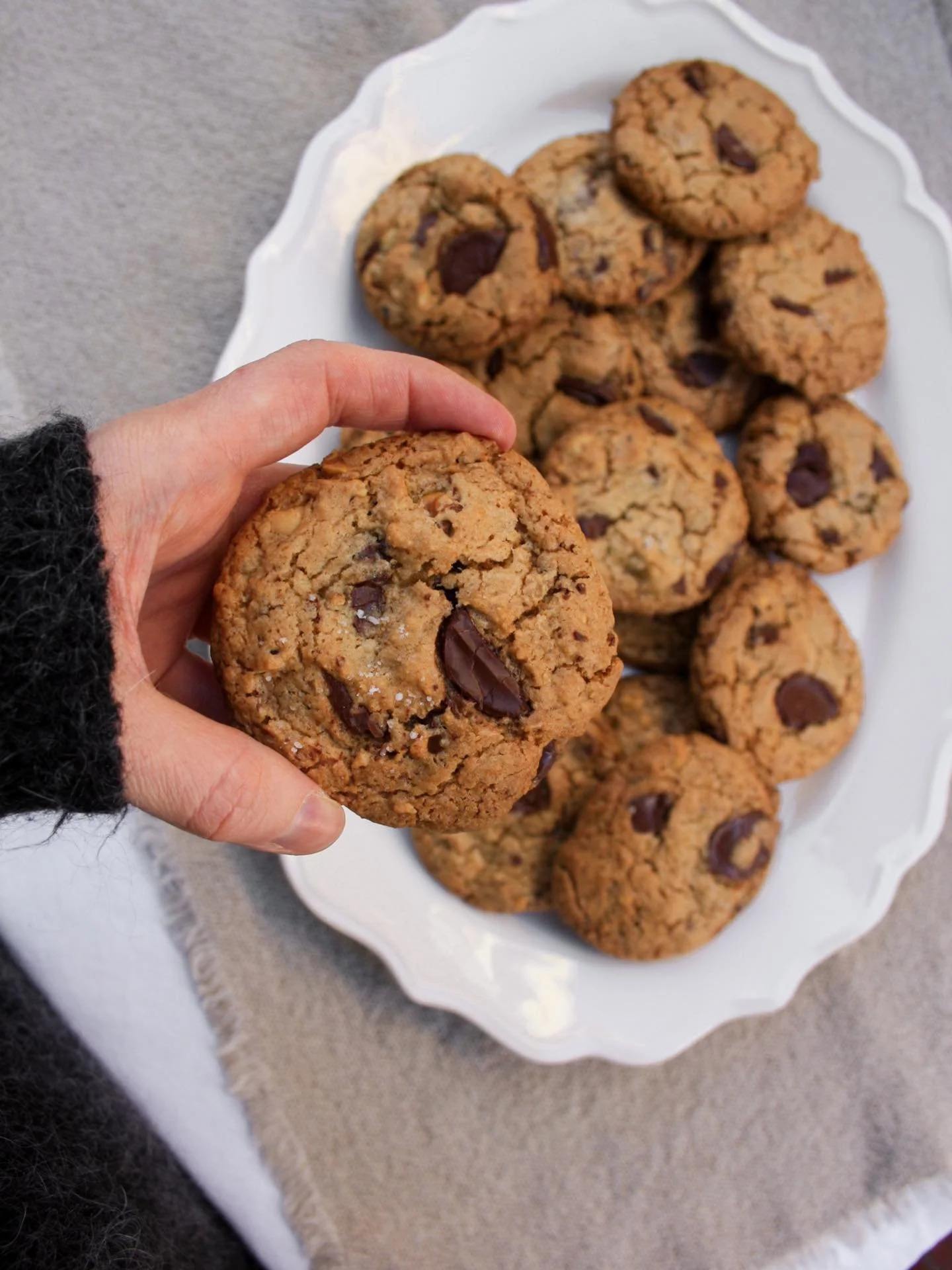Cosas que he preparado durante mientras busco un nuevo hogar para La Konditor&iacute;a. Si el nombre &ldquo;nomad&rdquo; no estuviera ya cogido, ser&iacute;a un nombre estupendo para mi pasteler&iacute;a 😅 

&bull; Vegan chocolate chip &amp; hazelnu
