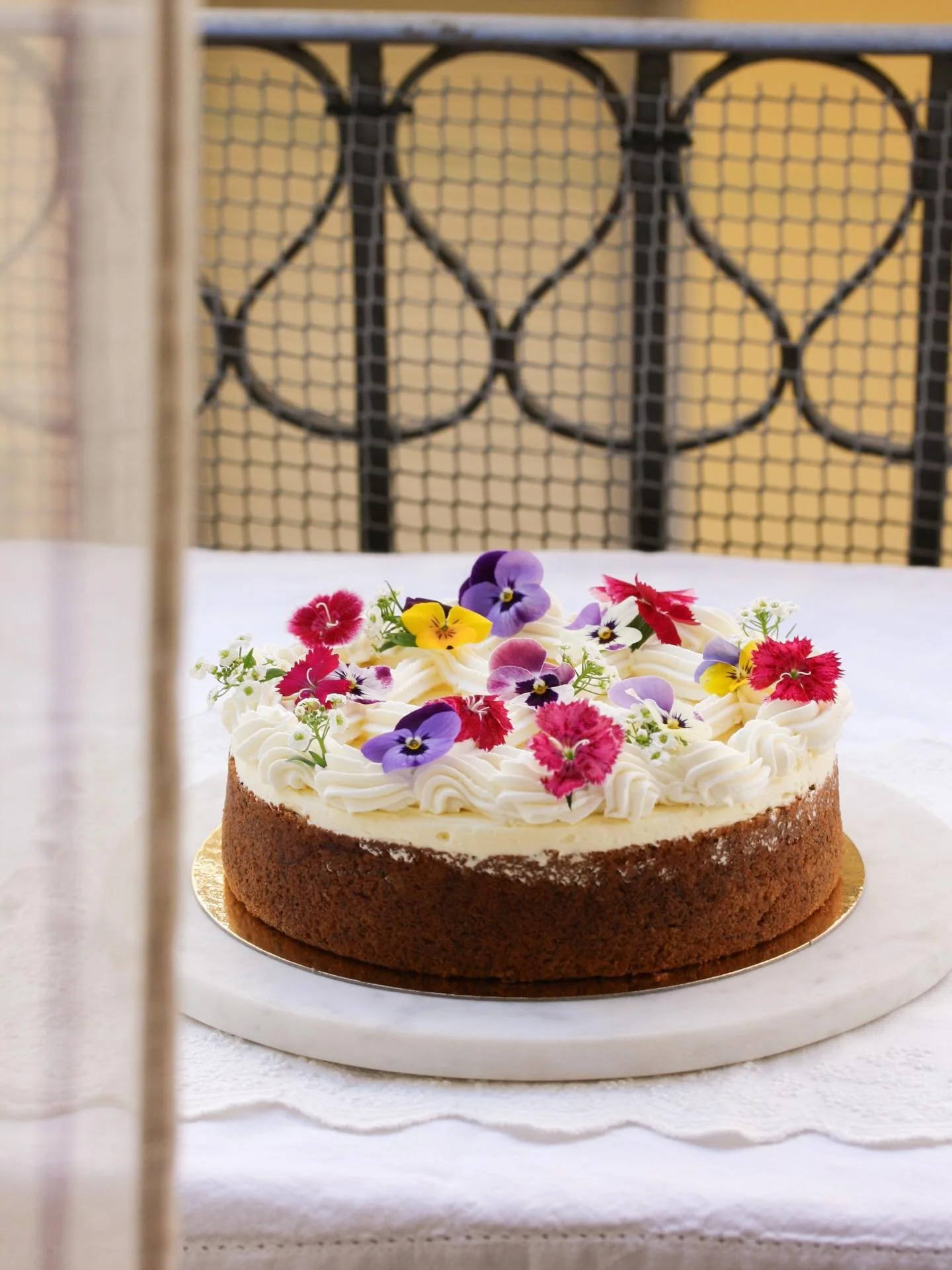 Horario Semana Santa 🐣🌷:

Lunes 30 de marzo - jueves 2 de abril, horario habitual: (10-16h, 19-21h)

Viernes Santo, 3 de abril: de 10-16h

S&aacute;bado, 4 de abril, horario habitual: de 12-16h

Domingo cerrado.

Lunes de pascua, 6 de abril, de 10-