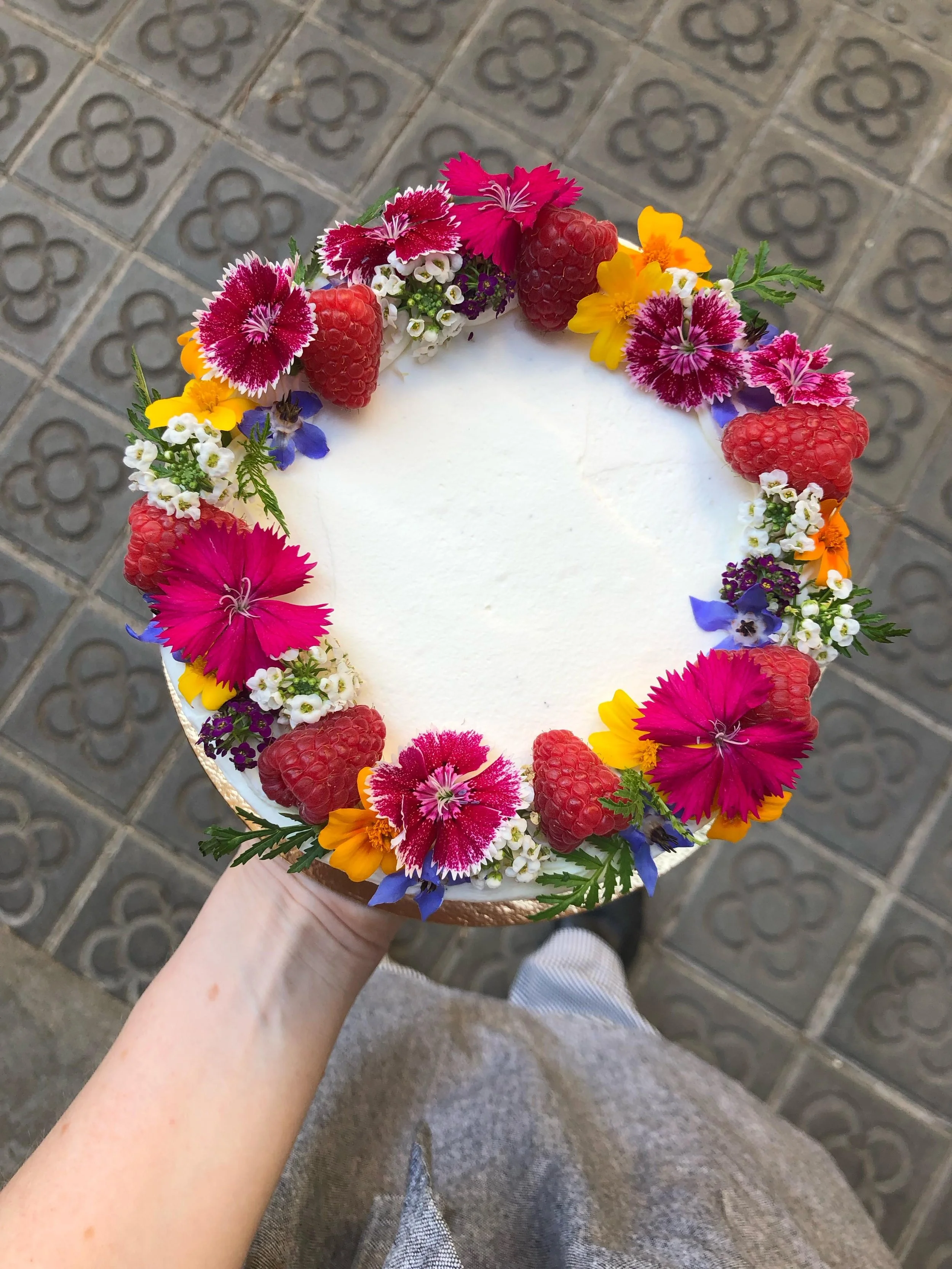 Pasteles del mes de mayo 🎂🌸 - hab&iacute;a un poco de todo, boda, cumplea&ntilde;os, comuni&oacute;n, dos D&iacute;as de la Madre&hellip;muchas gracias por la confianza y por hablar de mi peque&ntilde;o negocio a vuestros amigos y familiares!! 🫶
