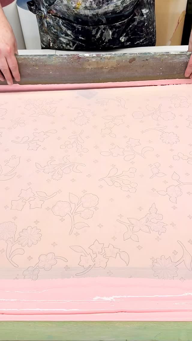 Getting in the spring spirit with a new printing of our “Doodle Doo” on oyster linen. And with a field of playful scattered flowers in pretty pinks and blues, what a happy way to wrap up the week! Available in any colors, as fabric or w
