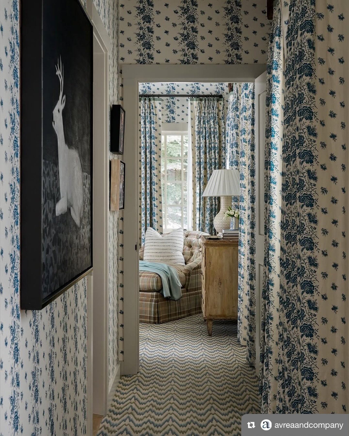 Starting the week with beauty and style, courtesy of @avreaandcompany . We love all of @avreaandcompany projects, though we are especially partial to this suite swathed in our “Eugenie Stripe” fabric and matching wallpaper. From our Alb