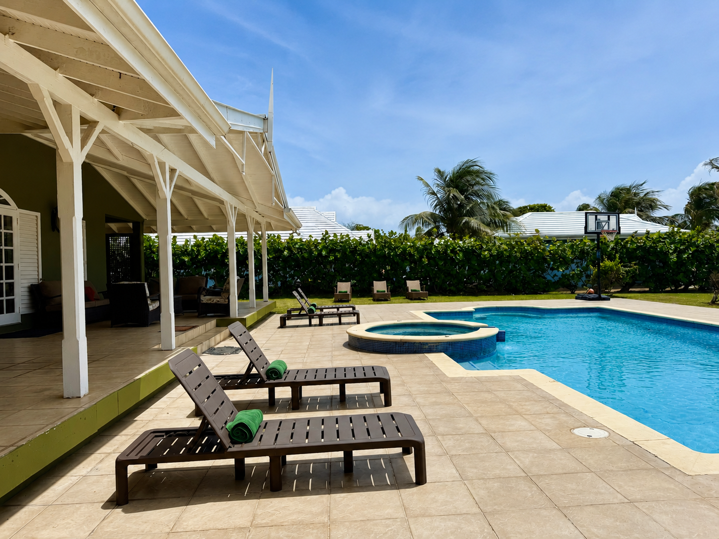 casa verde- pool deck.png