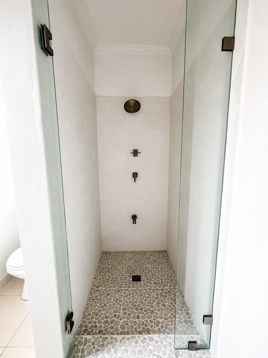 casa verde - master shower.png