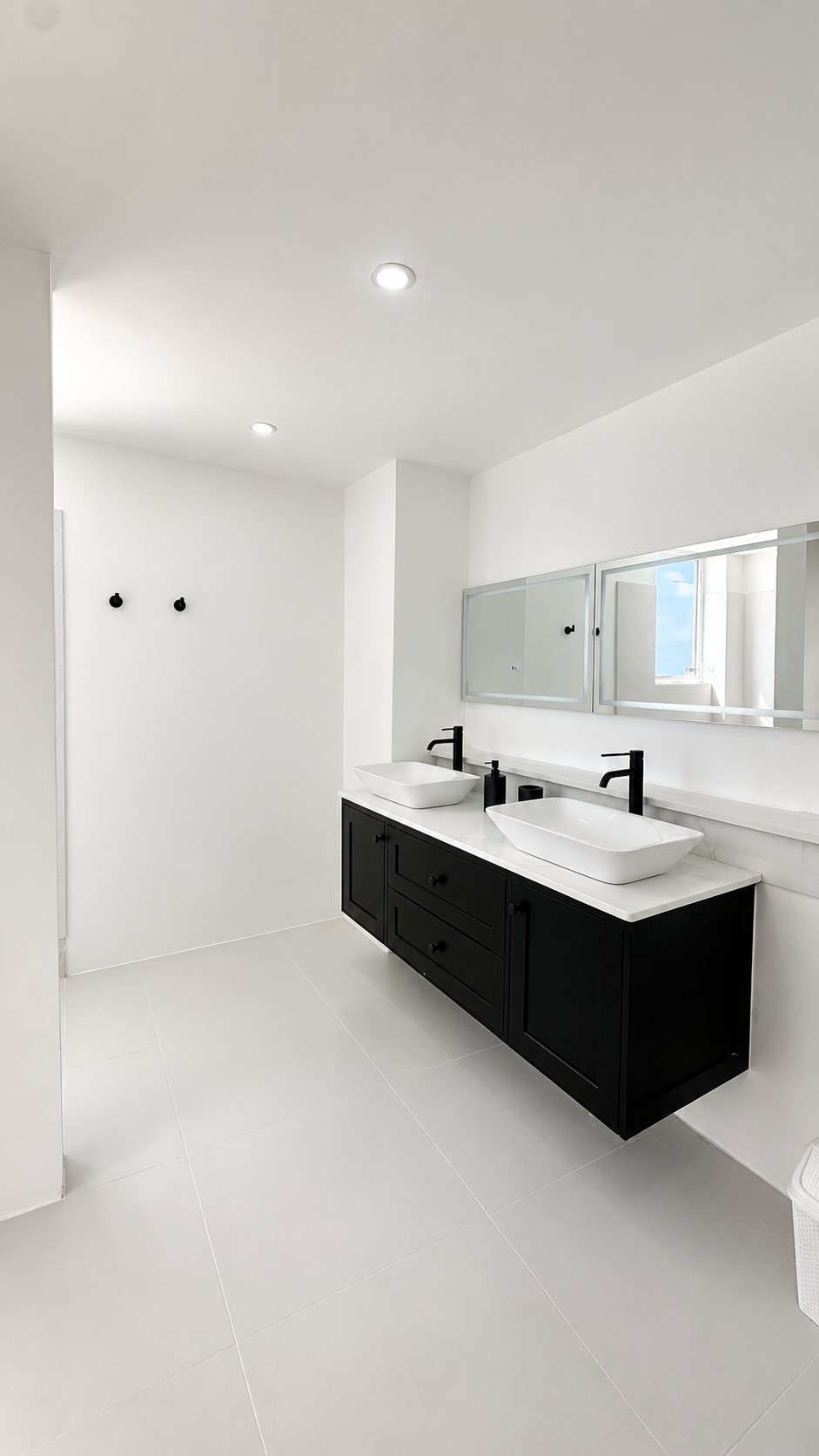 Master Bathroom.png