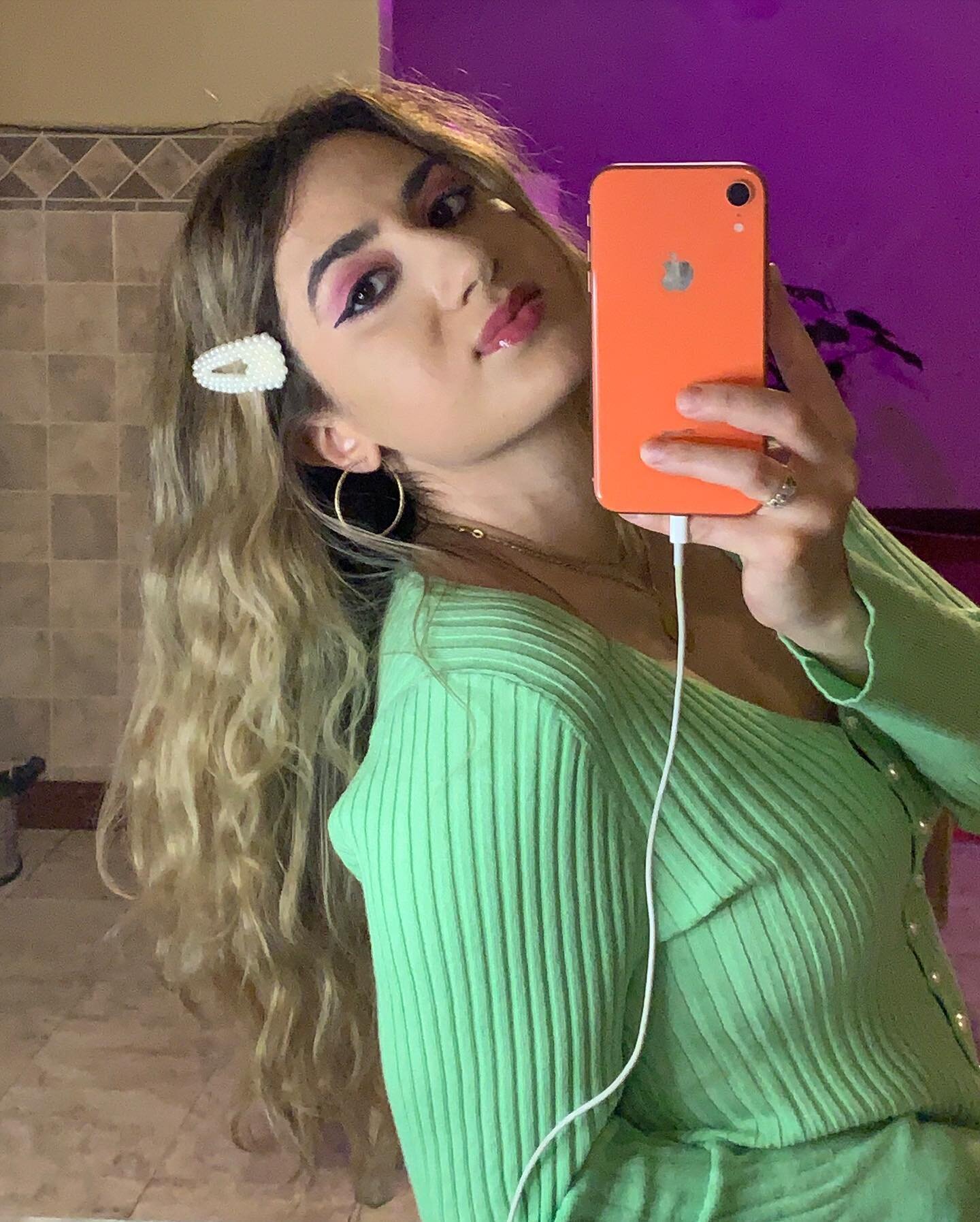 Let&rsquo;s talk about communication! 

There are so many colors, methods of coloring, and options to choose from when it comes to hair. Also, what is warm and golden to me may not entirely be warm and golden to you. This is where imagery and a thoro