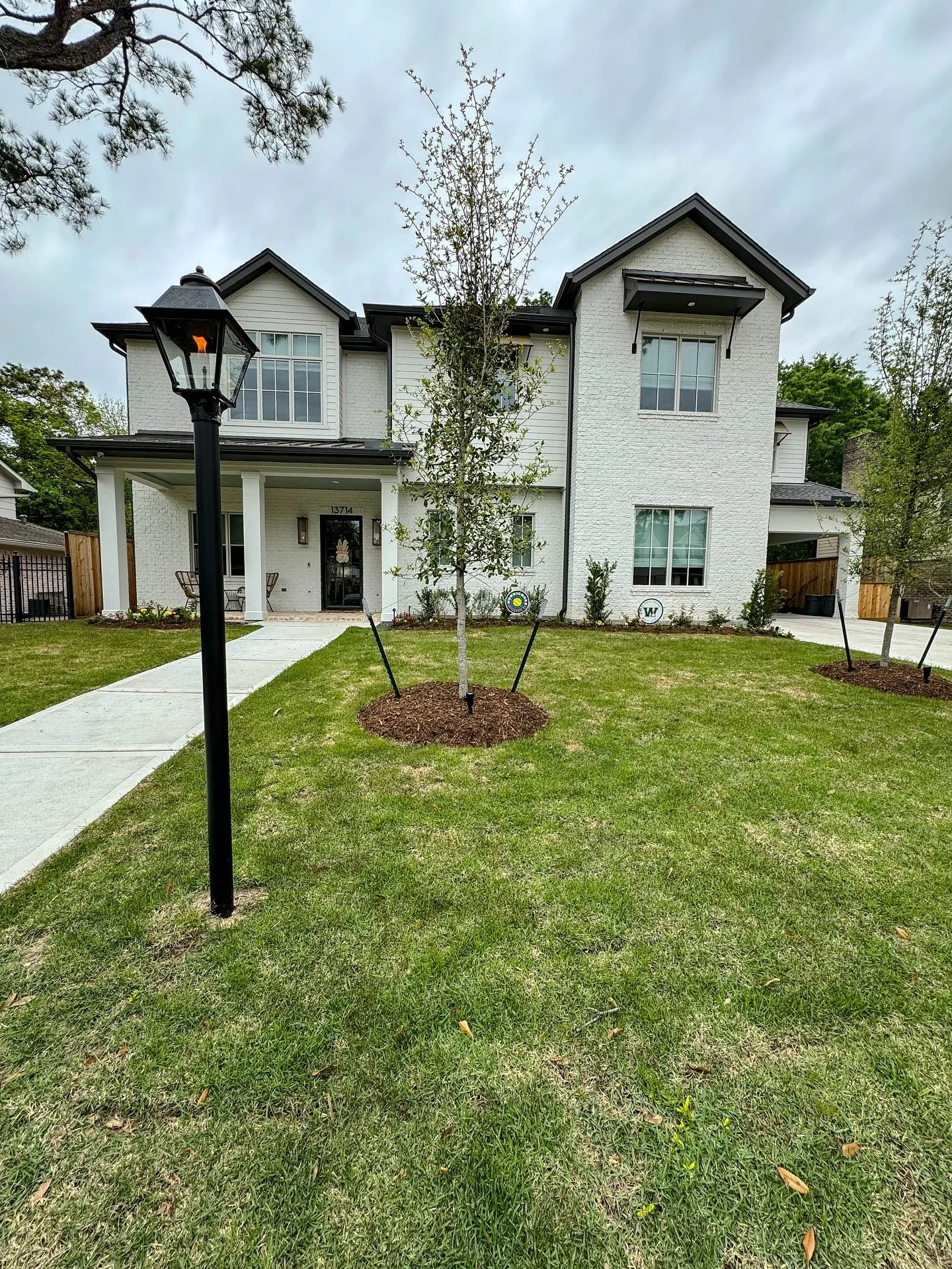 Create your very own dream home ✨ Discover timeless style and modern comfort in every detail. From outdoor living spaces with a stunning pool to the beautifully designed interiors featuring cozy living rooms, luxurious bathrooms, and gourmet kitchens