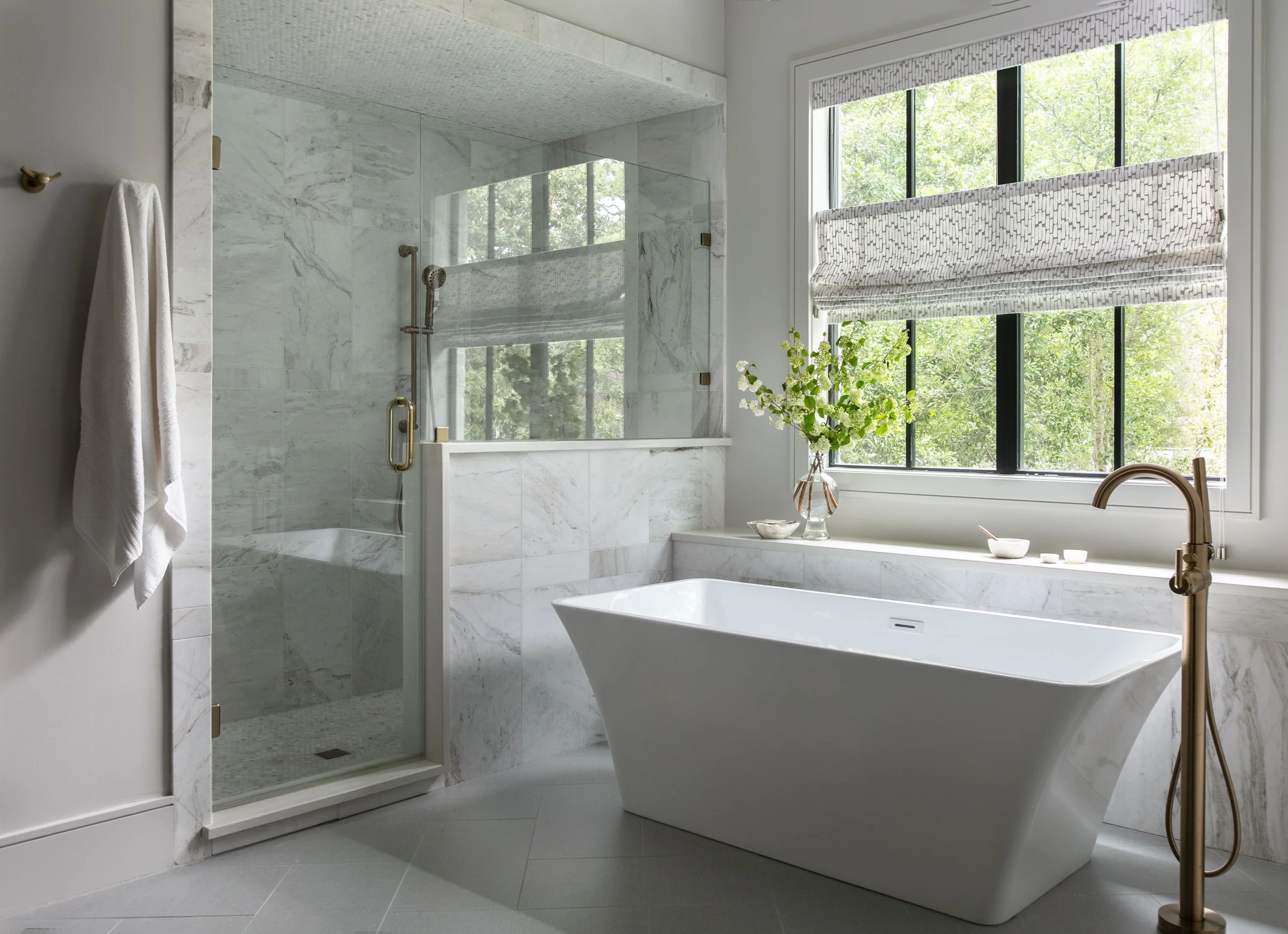 Master-Bathtub-&-Shower-WEBbarryknoll.jpg