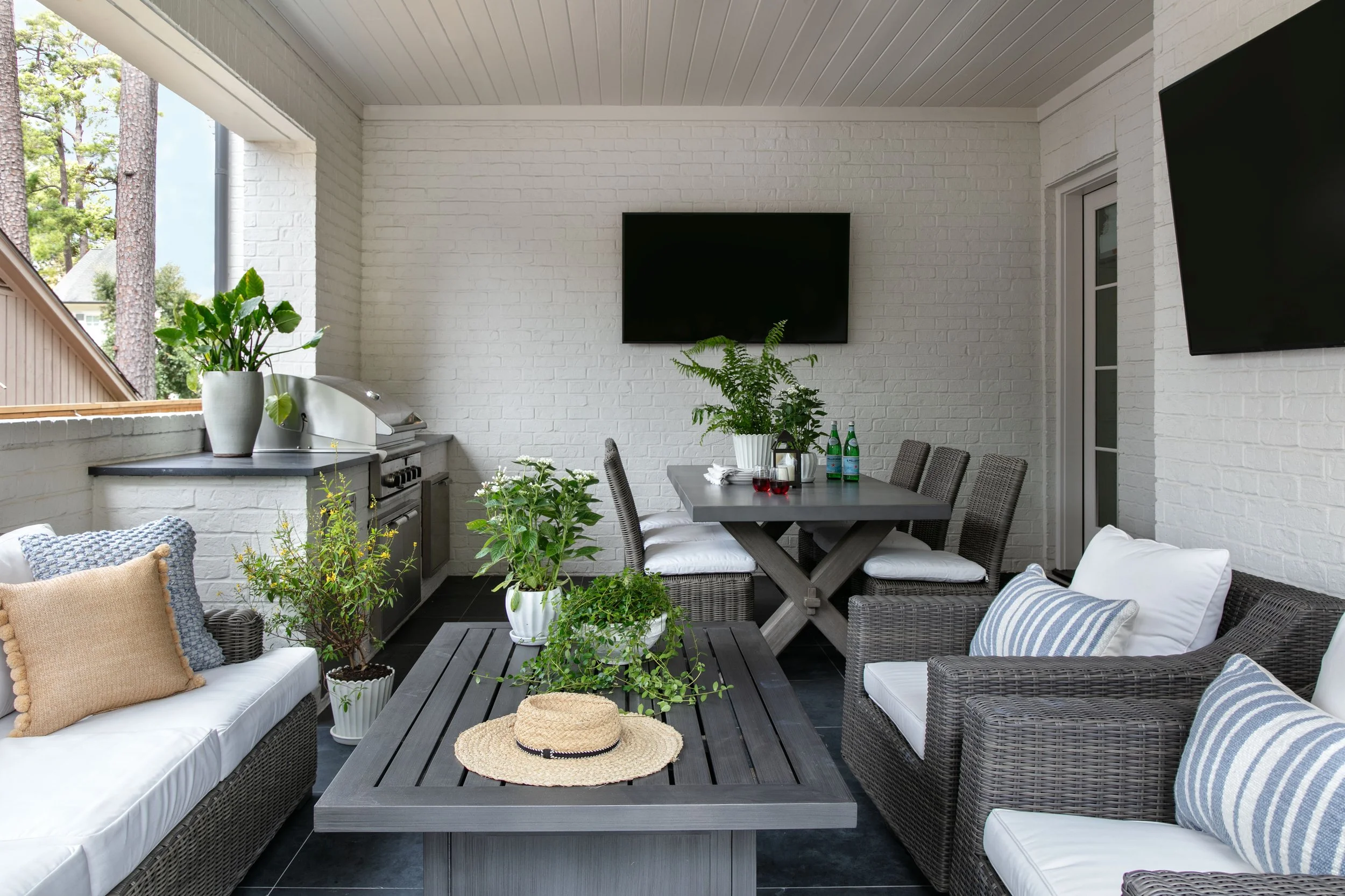 Outdoor-Living-WEBbarryknoll.jpg
