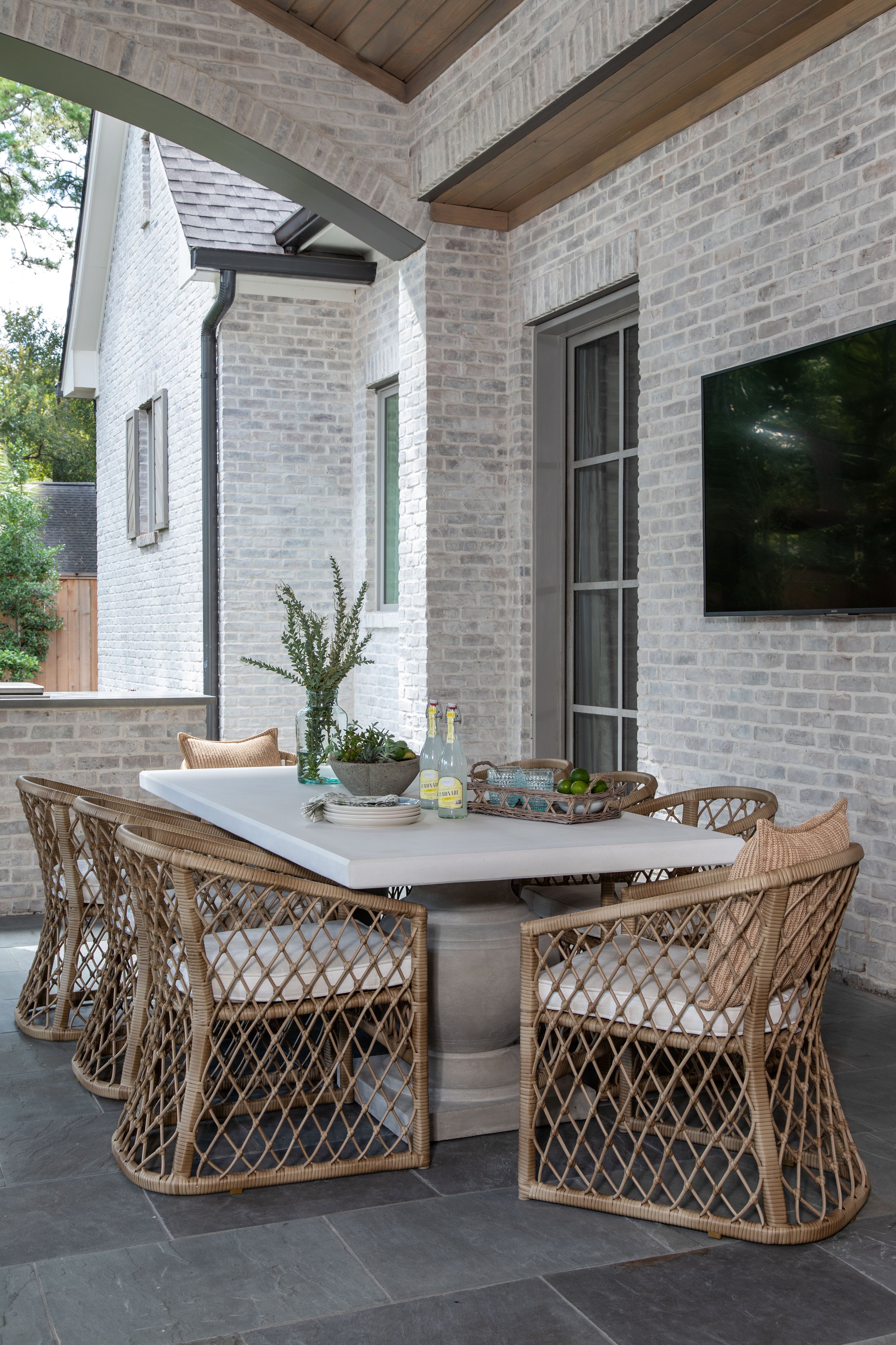 Outdoor-Dining-WEB.jpg