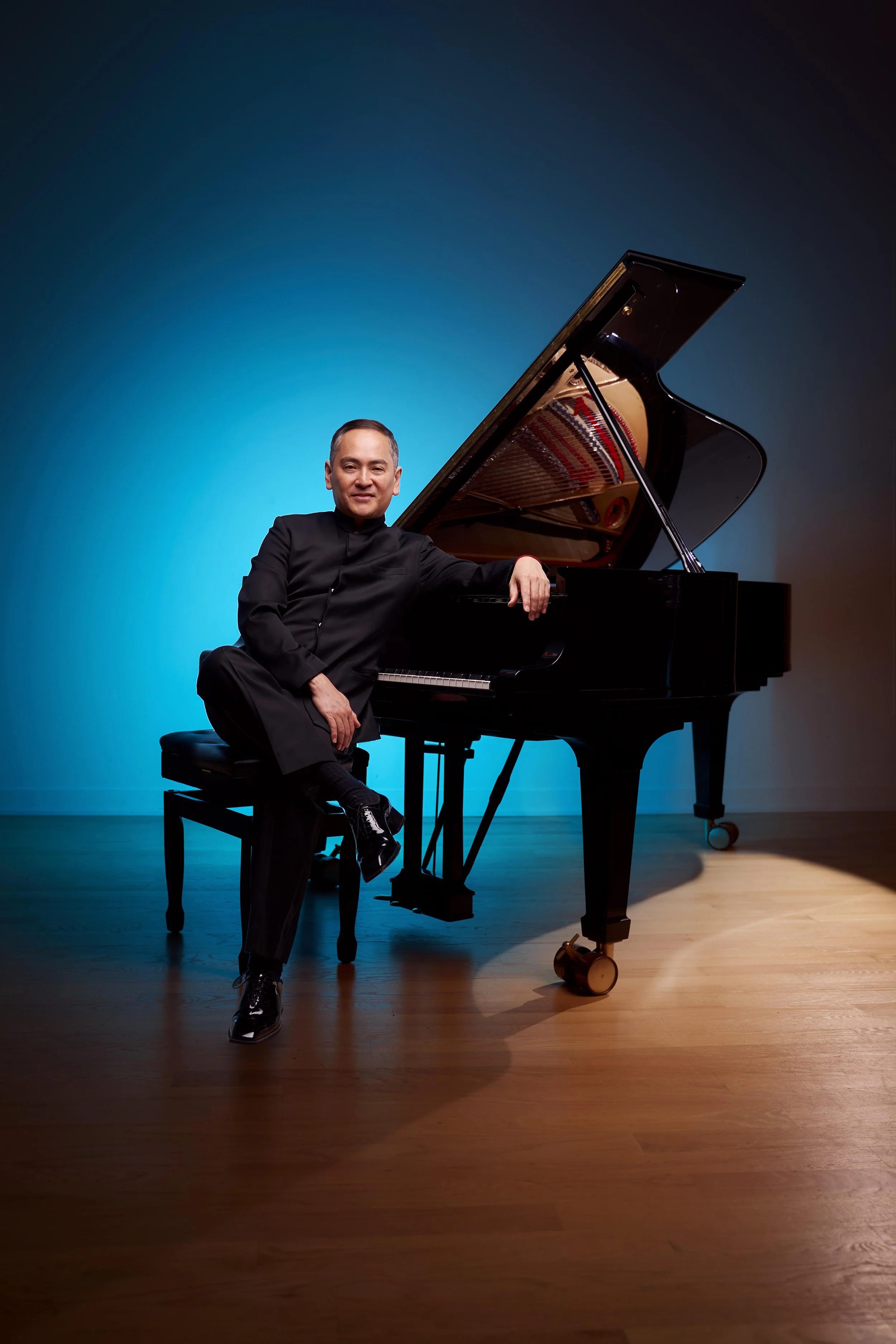 Victor Santiago Asunción Solo Recital