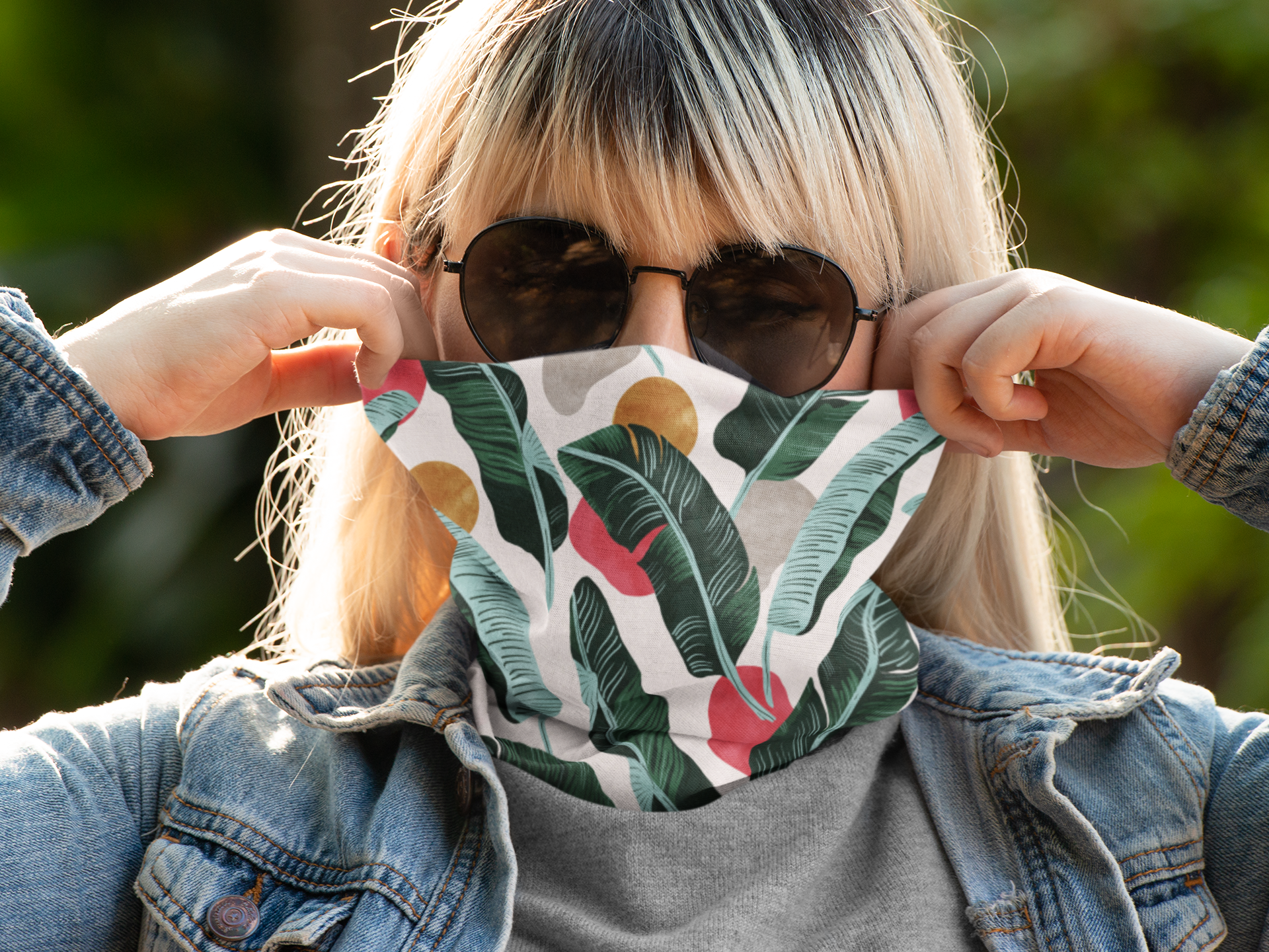 mockup-of-a-woman-with-sunglasses-wearing-a-neck-gaiter-36139 (8).png