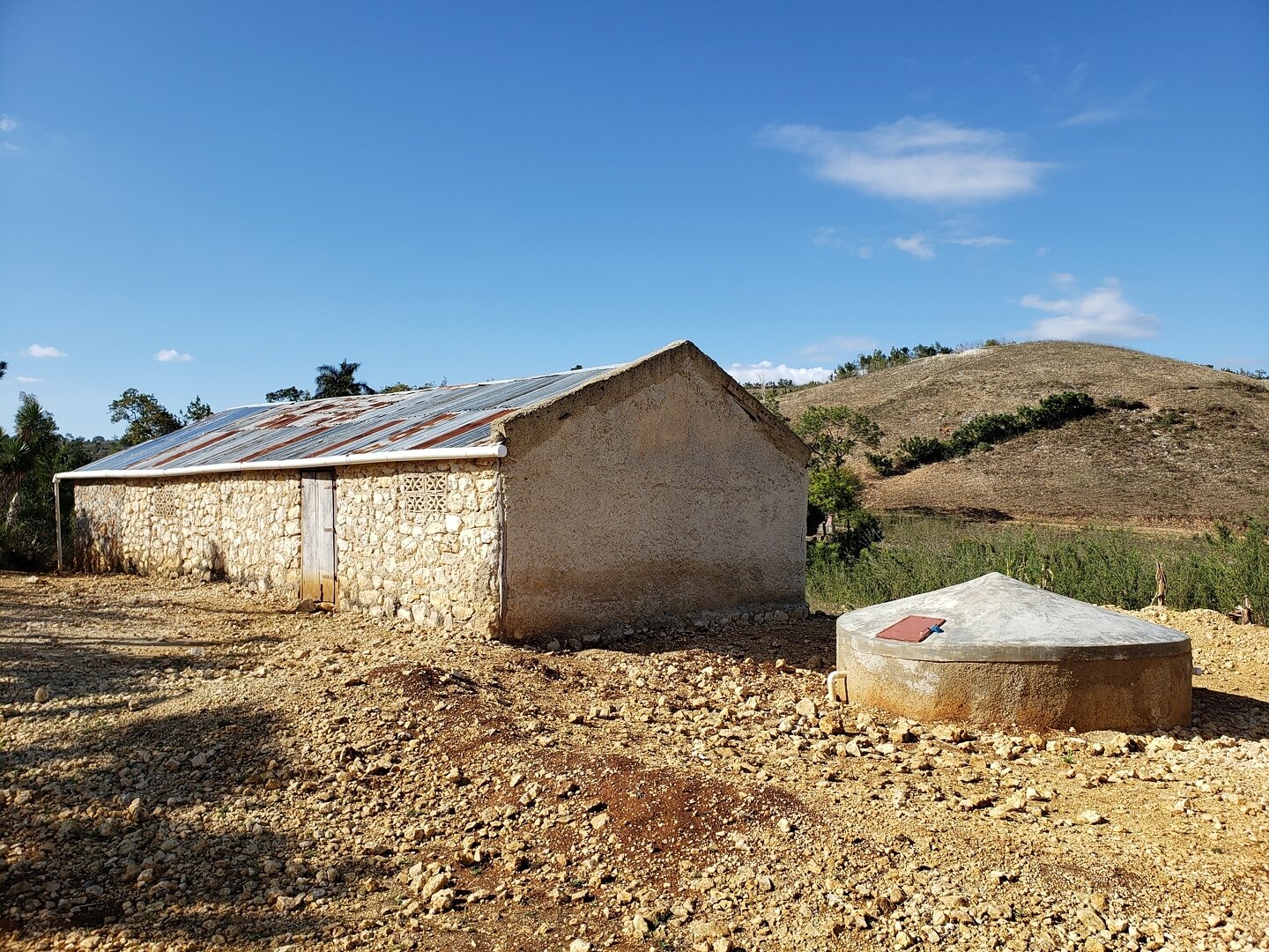 The village of Djiobel ... estimated population: 350 ... much improved access to water for all of them #bonbagay! 🇭🇹 
.
.
.
#rainwaterharvesting 
#Ayiticheri 
#Haiti
#frmwrx