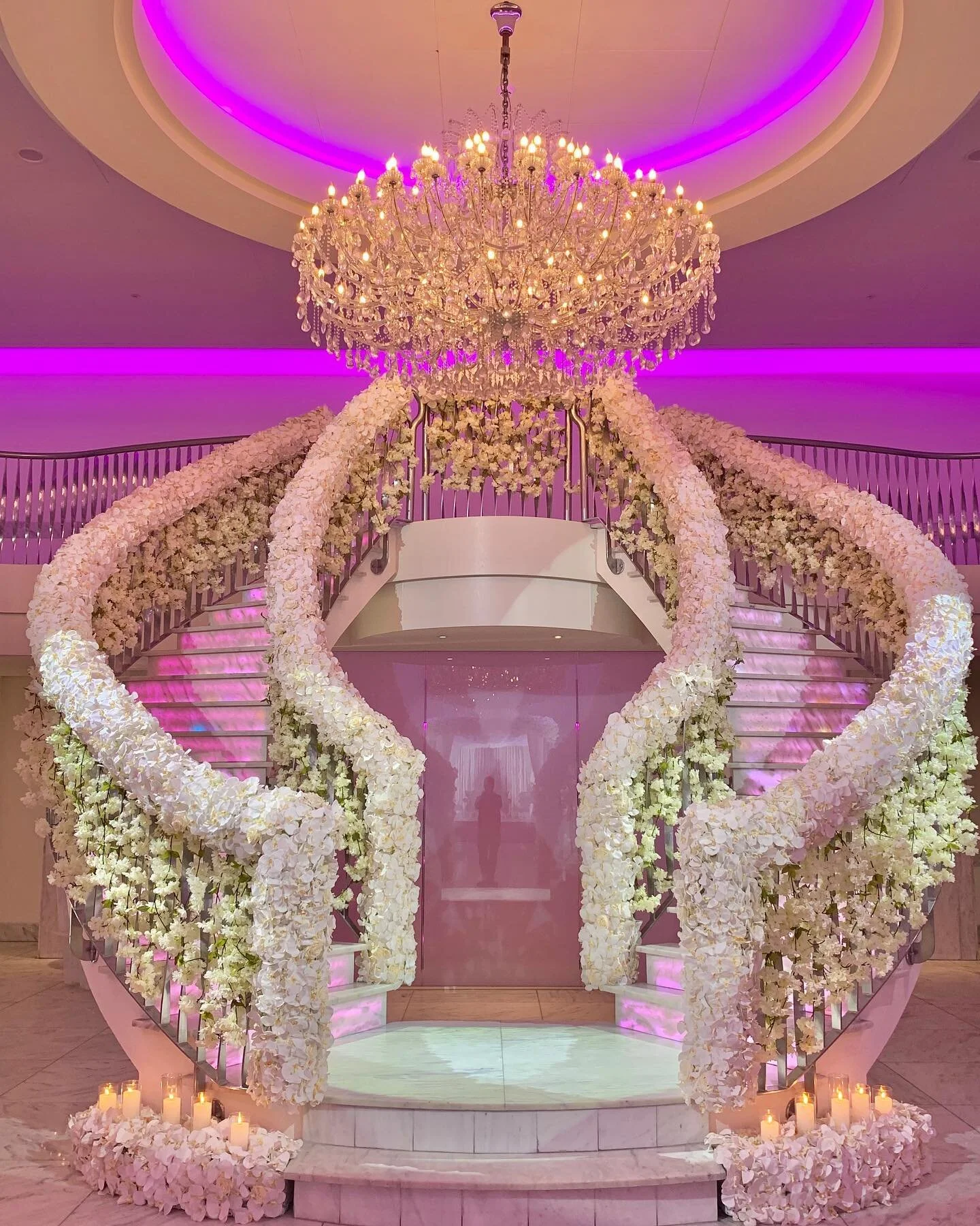 Stairway to Heaven &ldquo;Classic Camellia&rdquo; 

___________________________________

Heaven Effects⁠
Wedding &amp; Event design⁠
⁠
T: +31(0)6 52 22 71 24(11:00 t/m 21:00)⁠
E: info@heaveneffects.nl⁠
W: www.heaveneffects.nl⁠
_______________________