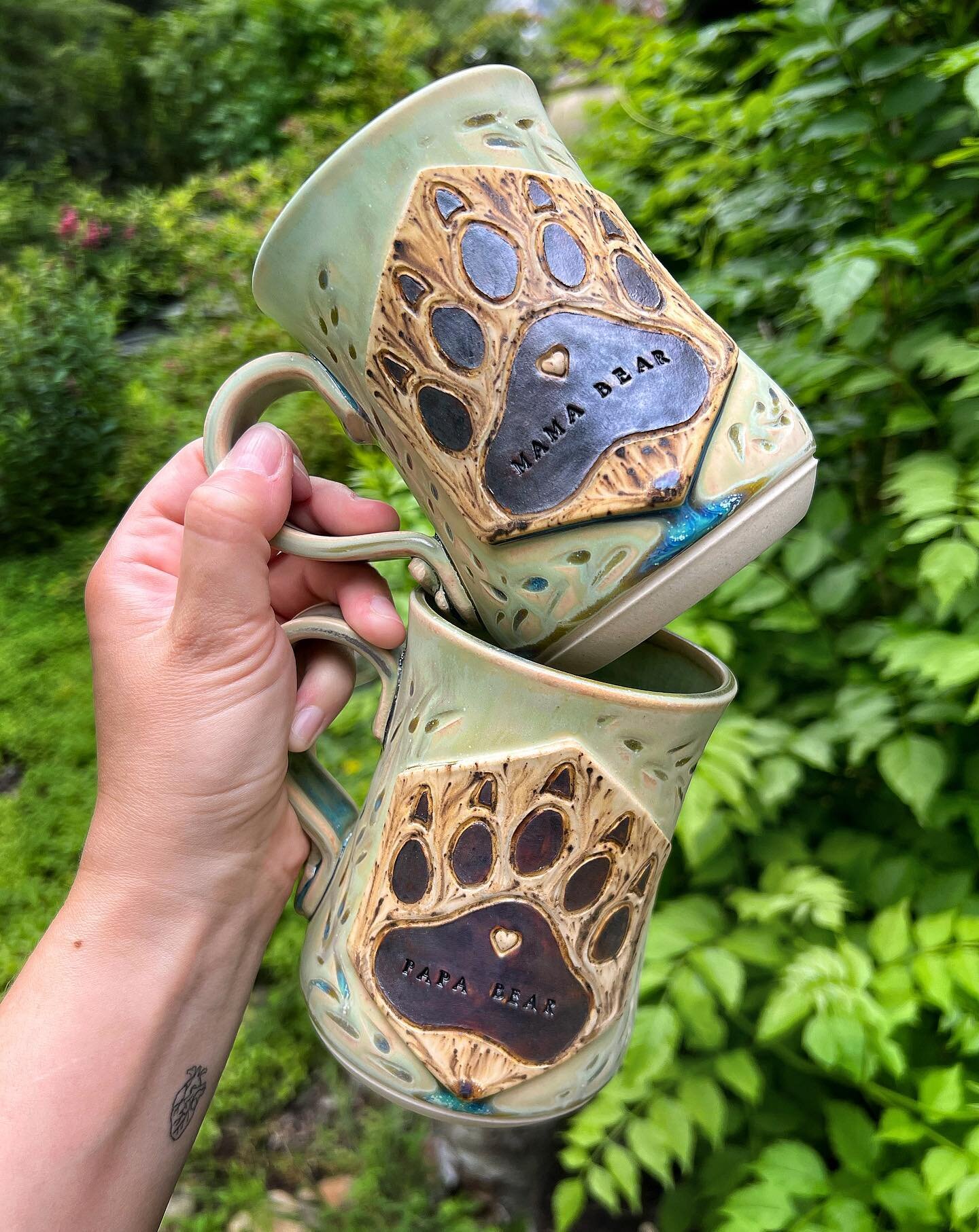 Another custom set! 🌿☕️🌿
These mugs were a baby shower gift for one of my best friends of 20 years, and her incredible partner. Congratulations my loves, for your beautiful and healthy baby girl 💕
≜
I have spots open for more custom orders! If you