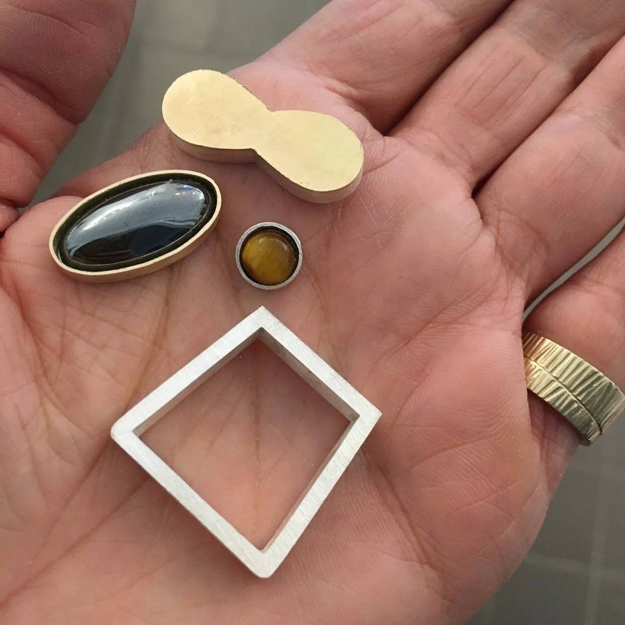 Ring af kundens sten fra gamle smykker