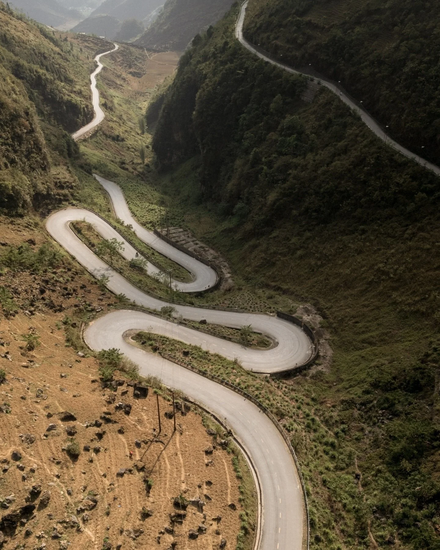 &ldquo;V&oacute;tm&aacute;&rdquo; sztoriba, de annyira szerettem ezt a helyet, hogy meg&eacute;rdemel egy posztot is.
(&Eacute;s illene m&aacute;r megtanulnom a dr&oacute;nfelv&eacute;teleket color gradelni 😂)