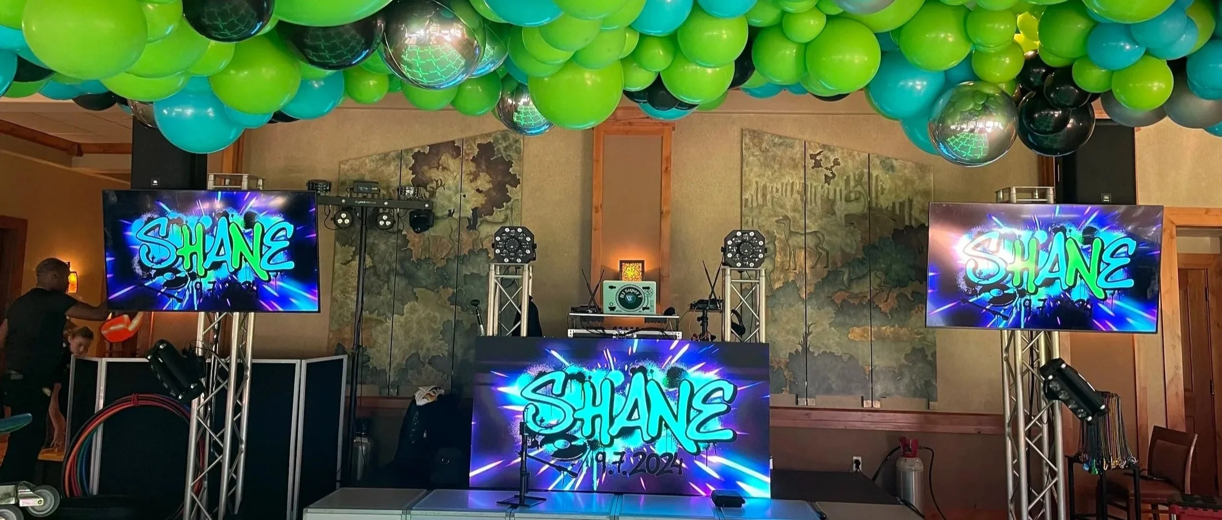 Shane%2BMCC%2Bdance%2Bfloor.jpg
