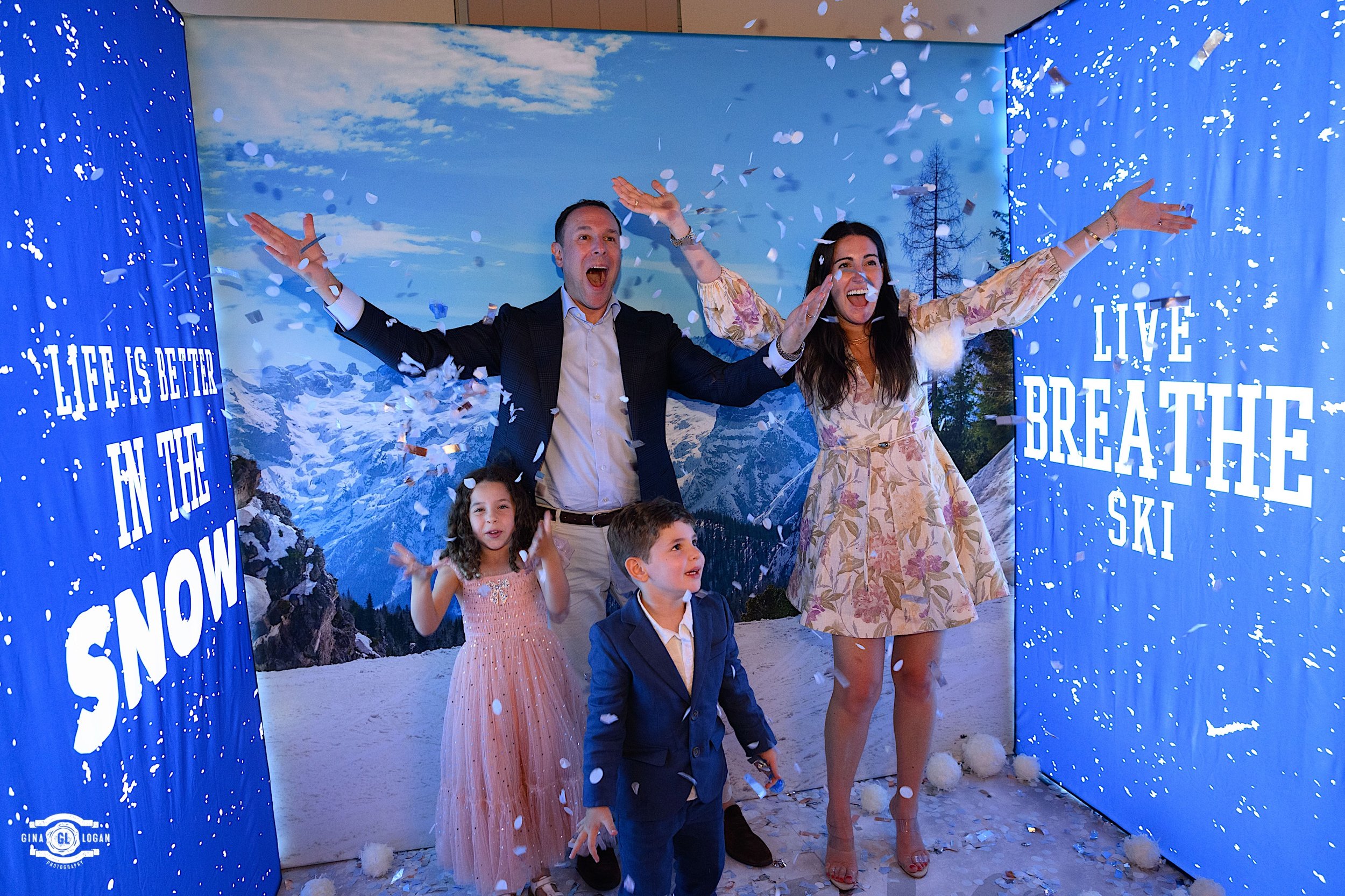 3D Ski Themed Photo Booth Room 