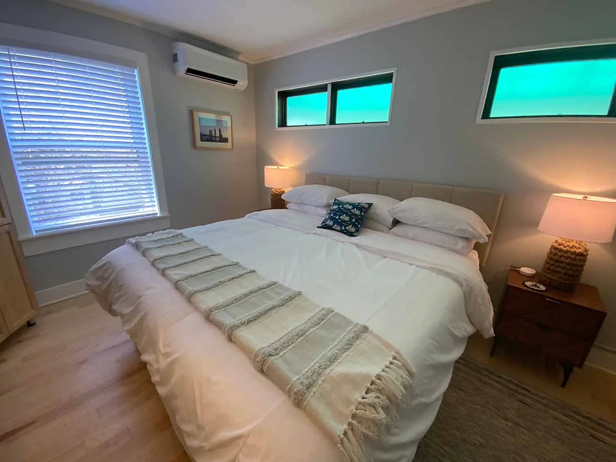 Suite1-2KingBedIMG_0073.jpg
