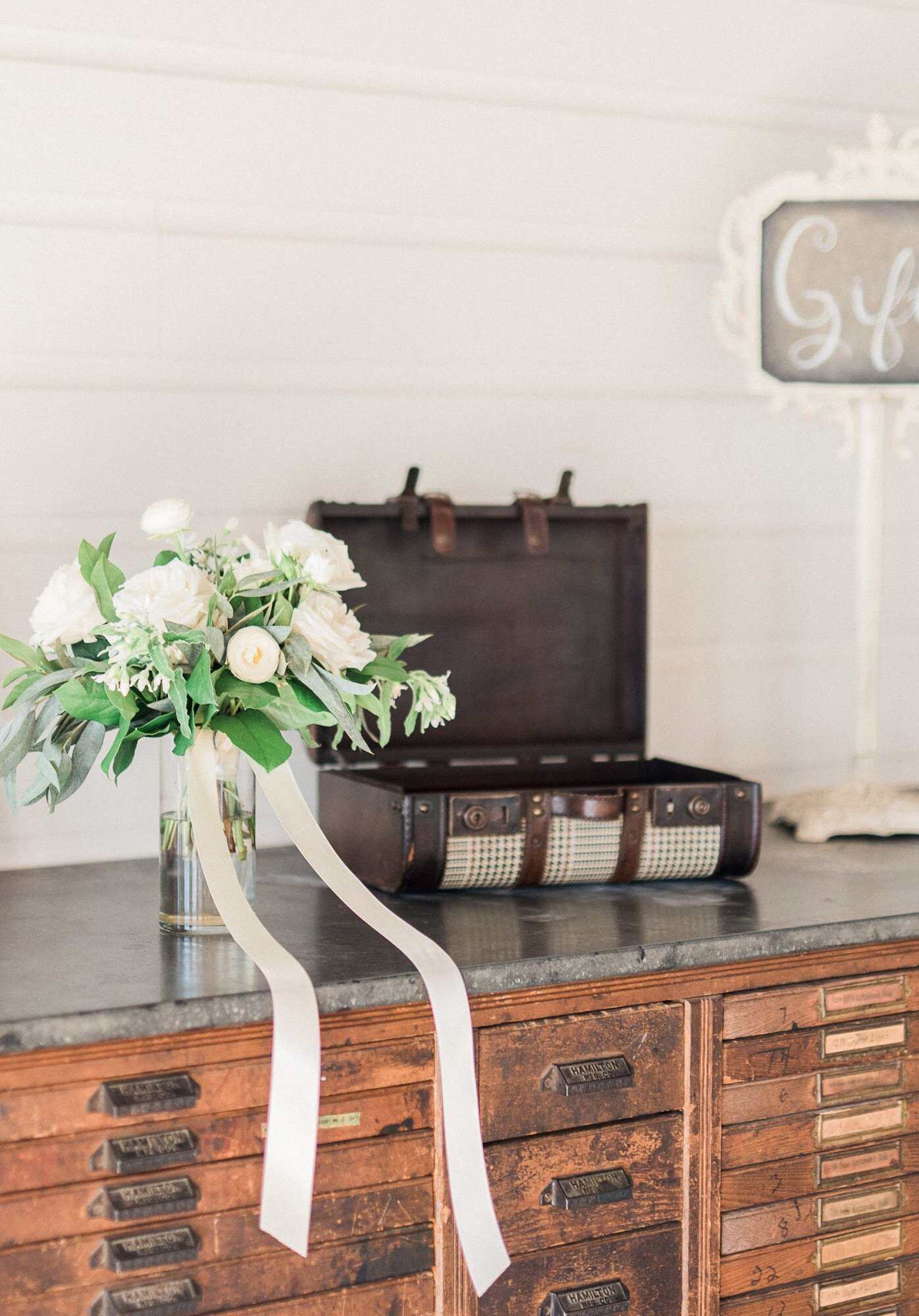 Vintage Suitcase For Cards | $0