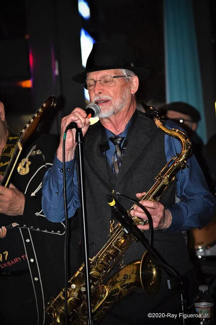 Jeff Bray - Saxopohone / Vocals