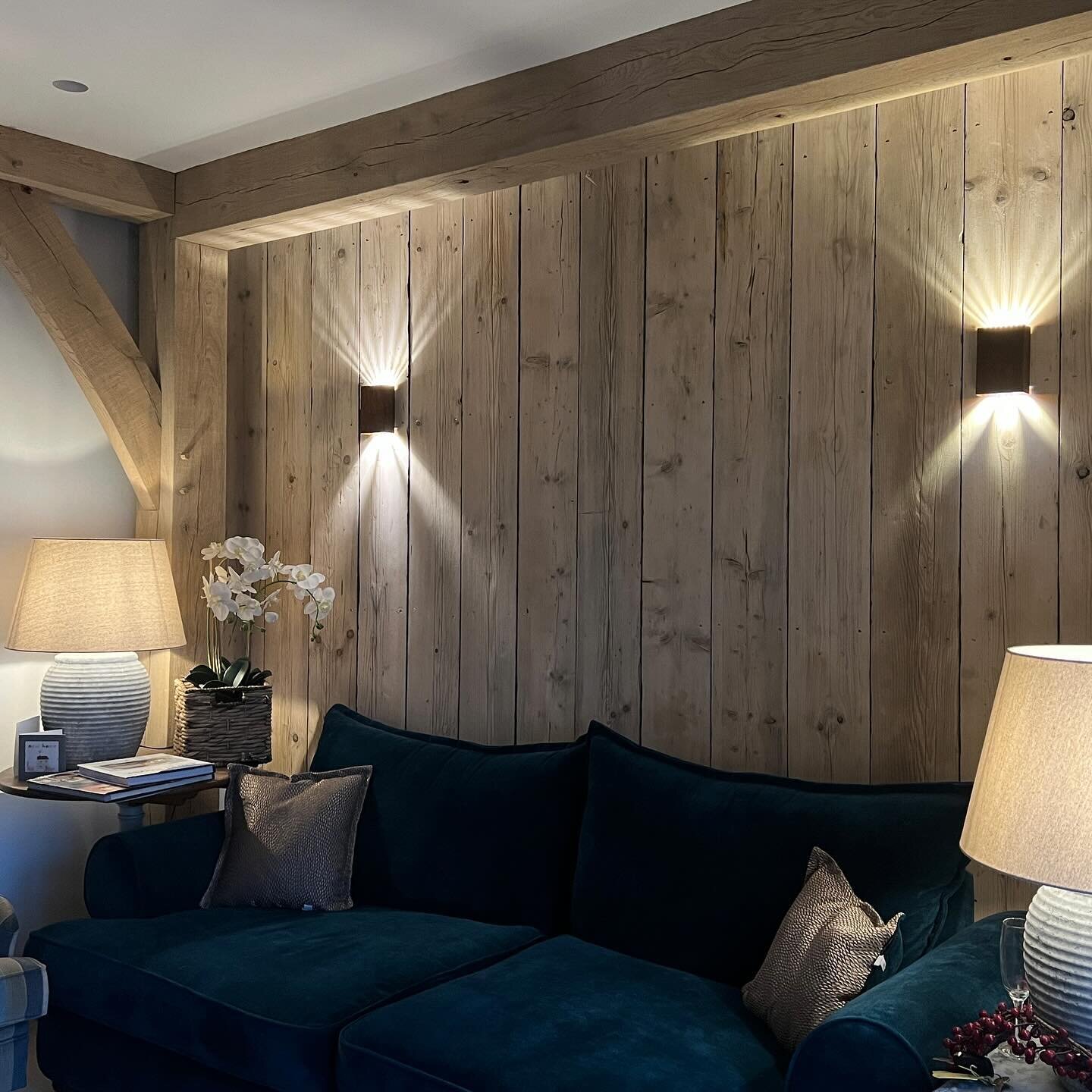 A gorgeous barn conversion from last year we were involved in - now forming a gorgeous cosy home, with timber a constant feature throughout the structure and fit out. 

Frame design by @studiomuus 
Fabrication by @hutispace 

The original cobb walls 