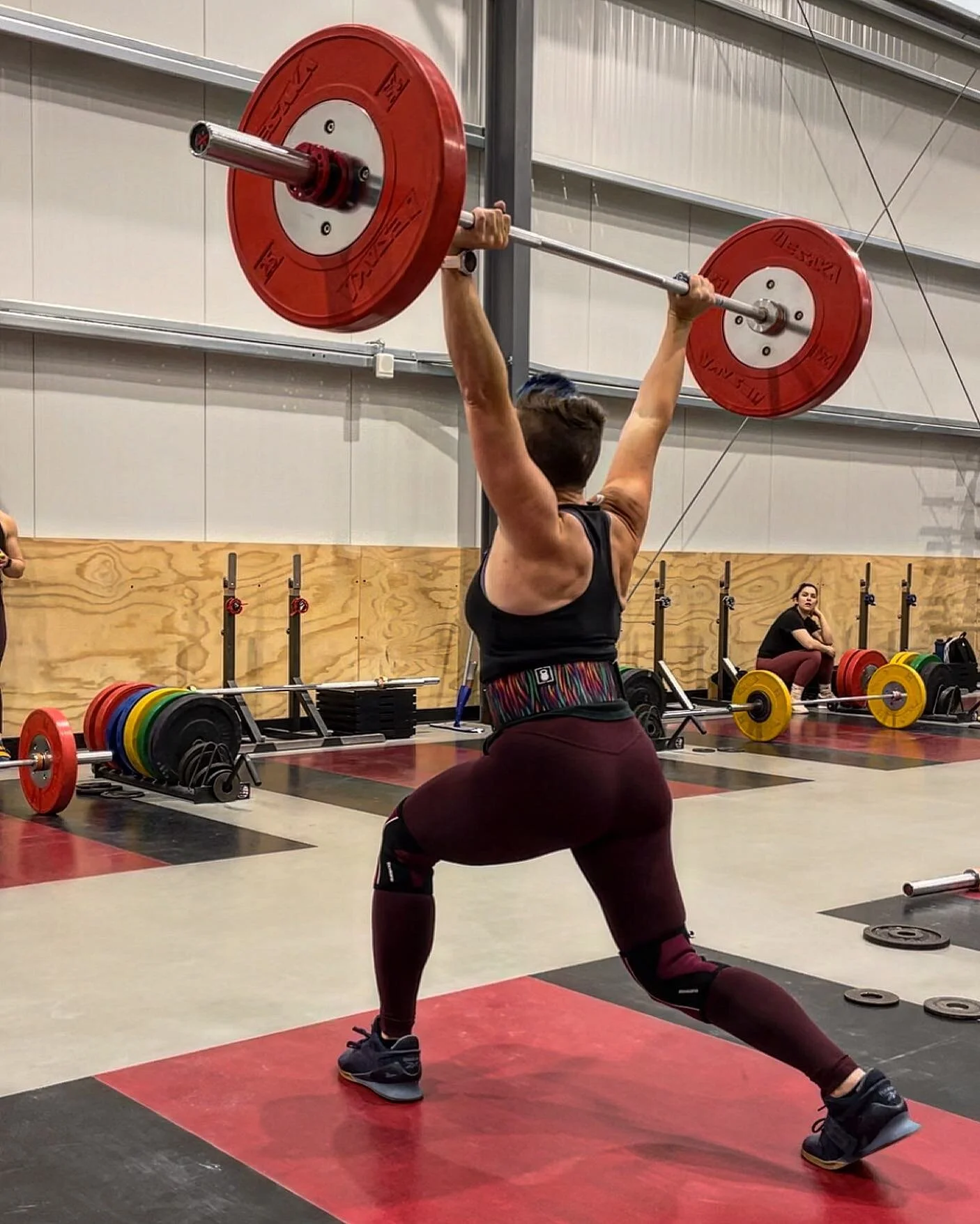 I put reds over my head for the first time today. 😎 And although I know it won&rsquo;t be the last time, there will also never again be another FIRST time, so it deserves a spot on the grid. 🥰 Thanks @j.t.nobbe_ and @athleticlab_weightlifting for l