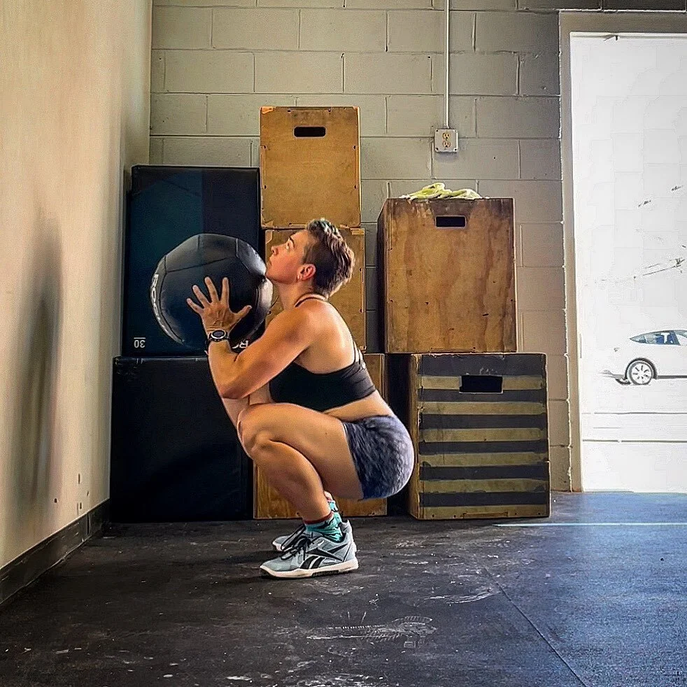 We broke 300 followers today, and it&rsquo;s been a WHILE since I reintroduced myself, so &mdash; hello. 😍
&bull;
I&rsquo;m Stormy ⛈️ a.k.a. the face and voice of Show Your Work Nutrition.
&bull;
Physician associate (PA) 🩺 competitive masters athle