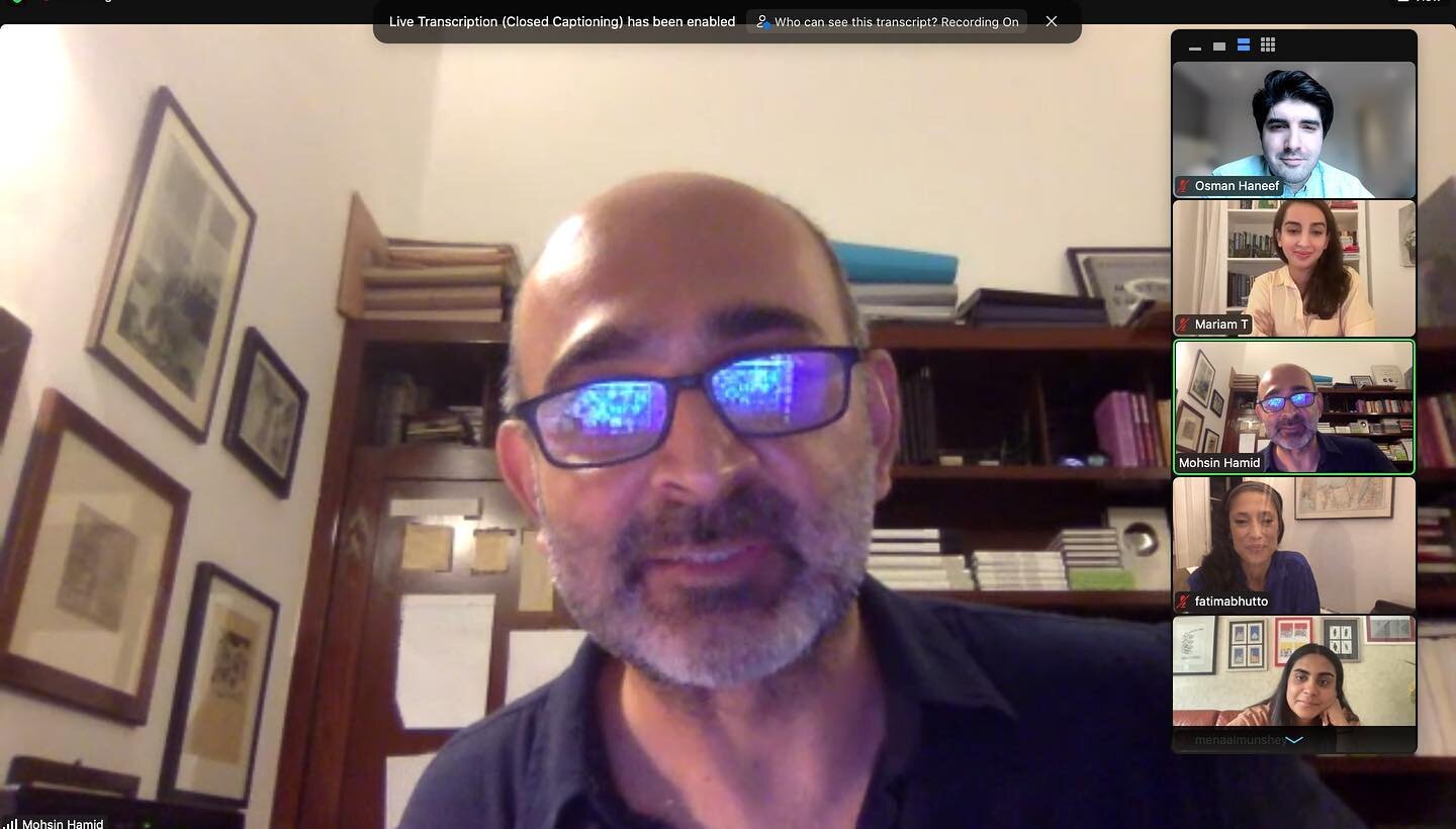 Last week, I attended the Mohsin Hamid writing masterclass organised in support of Indus Relief 2022 by @thewritingroom.co . (Do give if you can to support the effort on their gofundme page).

.
1) Mohsin talked about how writing, unlike other forms 