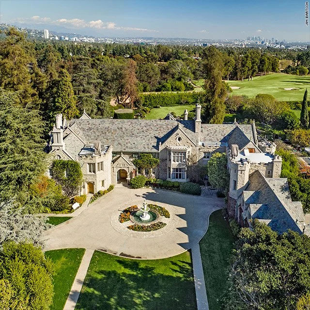 Hugh Hefner's Iconic Playboy Mansion - Elite Adventure Tours