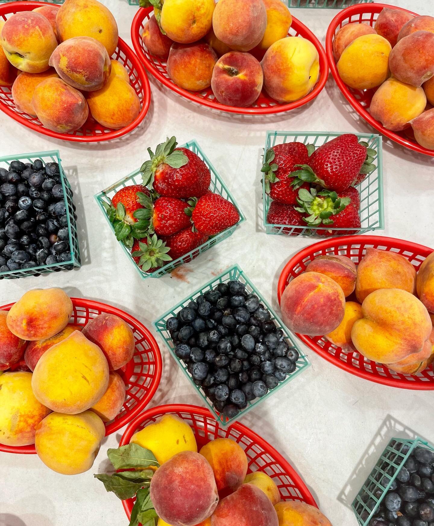 Fruit season has made its way to the markets! 

Come out this Sunday to @hmfarmersmarket &amp; stock up on all the goods. Pro tip: come early before @wood_duck_farm sells out of their vibrant peaches, strawberries &amp; blueberries. 

See y&rsquo;all