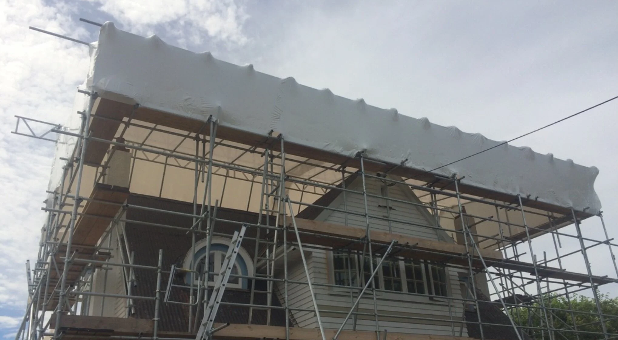 Residential shrink wrap equipment installation around an Auckland Building