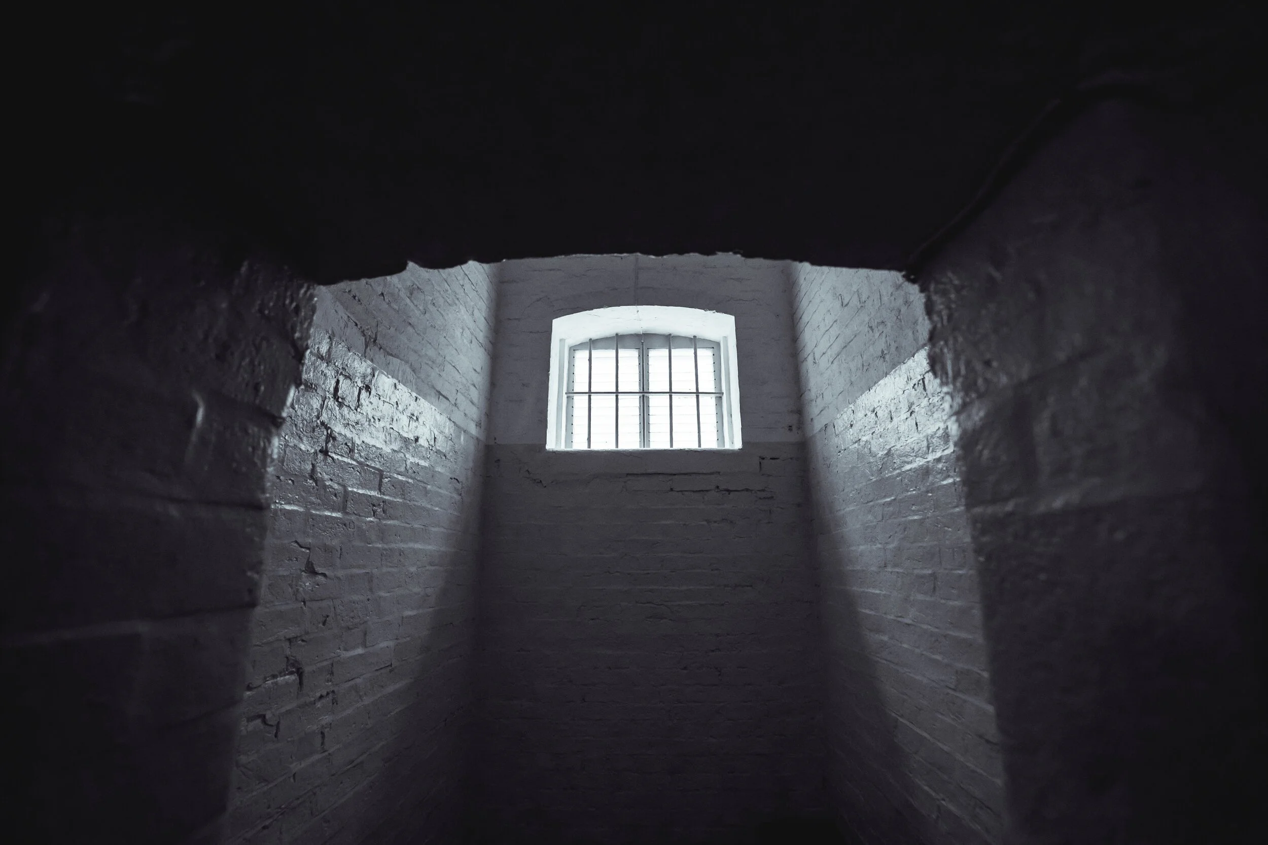 hallway-with-window-1309902.jpg
