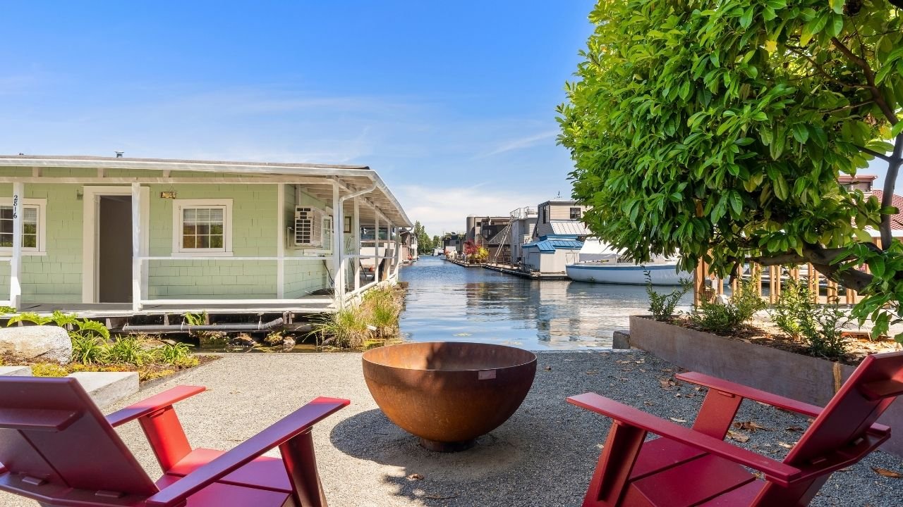 the-barn-portage-bay-waterfront-courtyard-fire-pit.jpg.jpg