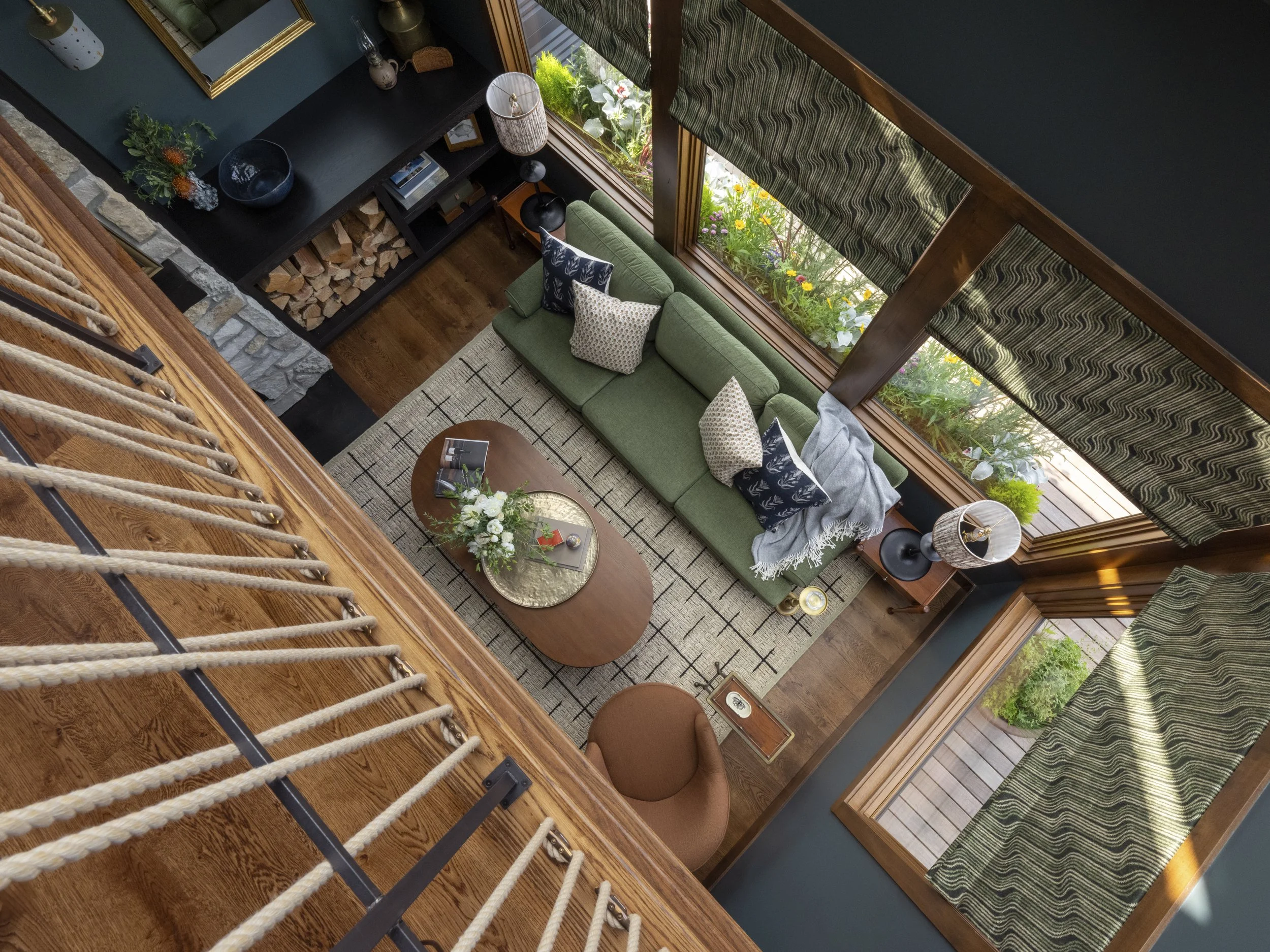 Nesika Chuck Floating Home | Seattle, WA

Top-down view highlighting open-concept living, custom wood stair railings, and seamless indoor–outdoor flow in this modern floating home.